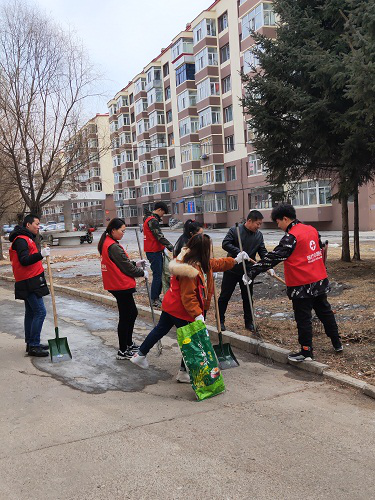 伊春职业学院医学技术学院师生开展学雷锋活动