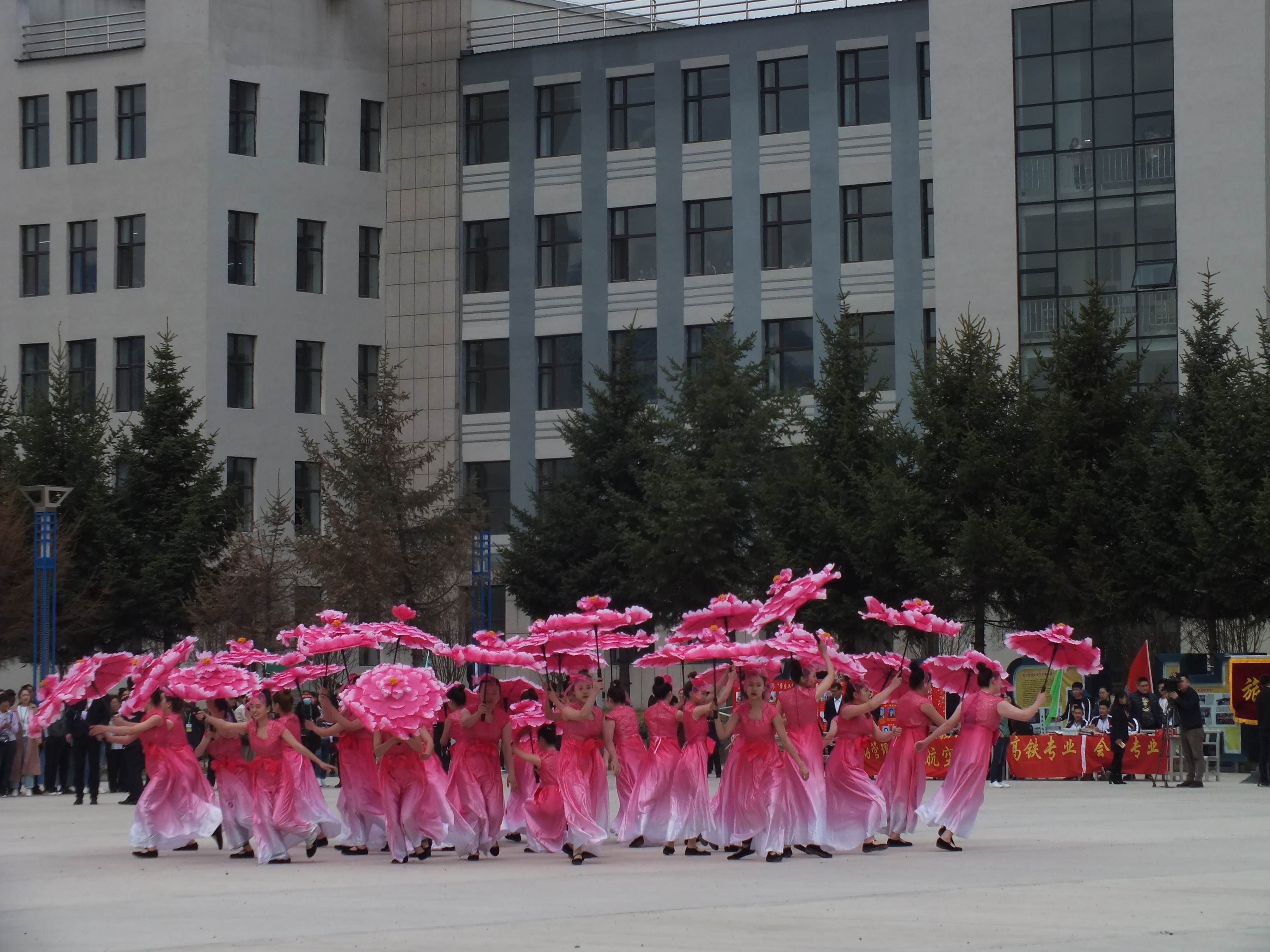 伊春职业学院2019年职业教育活动周首届“校园开放日”隆重开幕