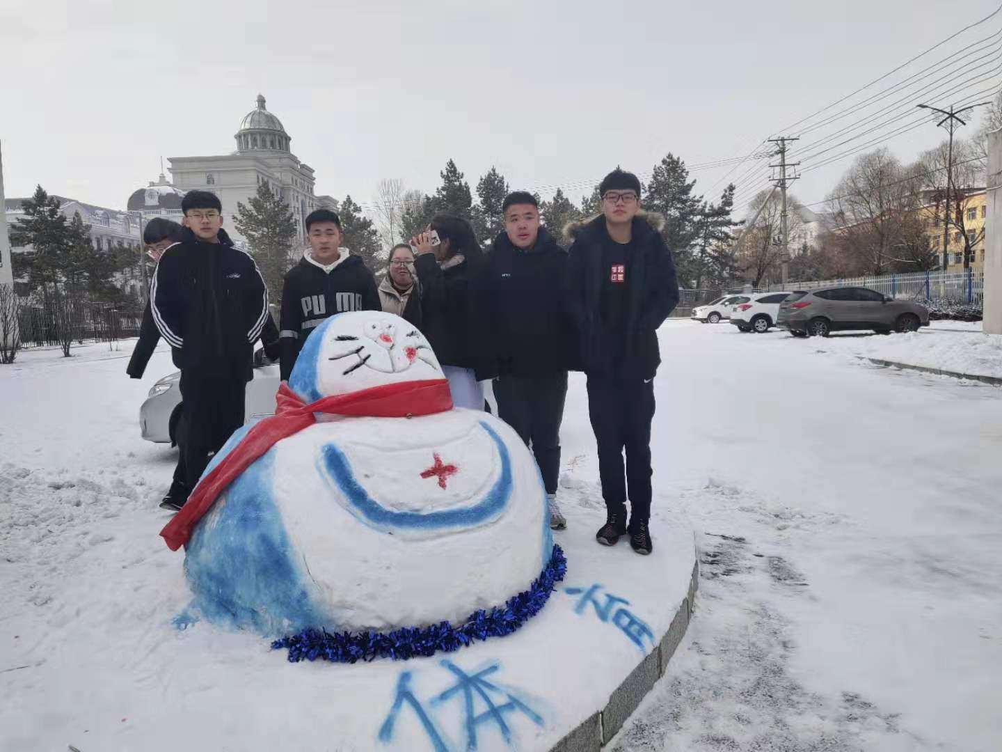 冰雪校园_欢乐你我----医学技术学院雪雕大赛