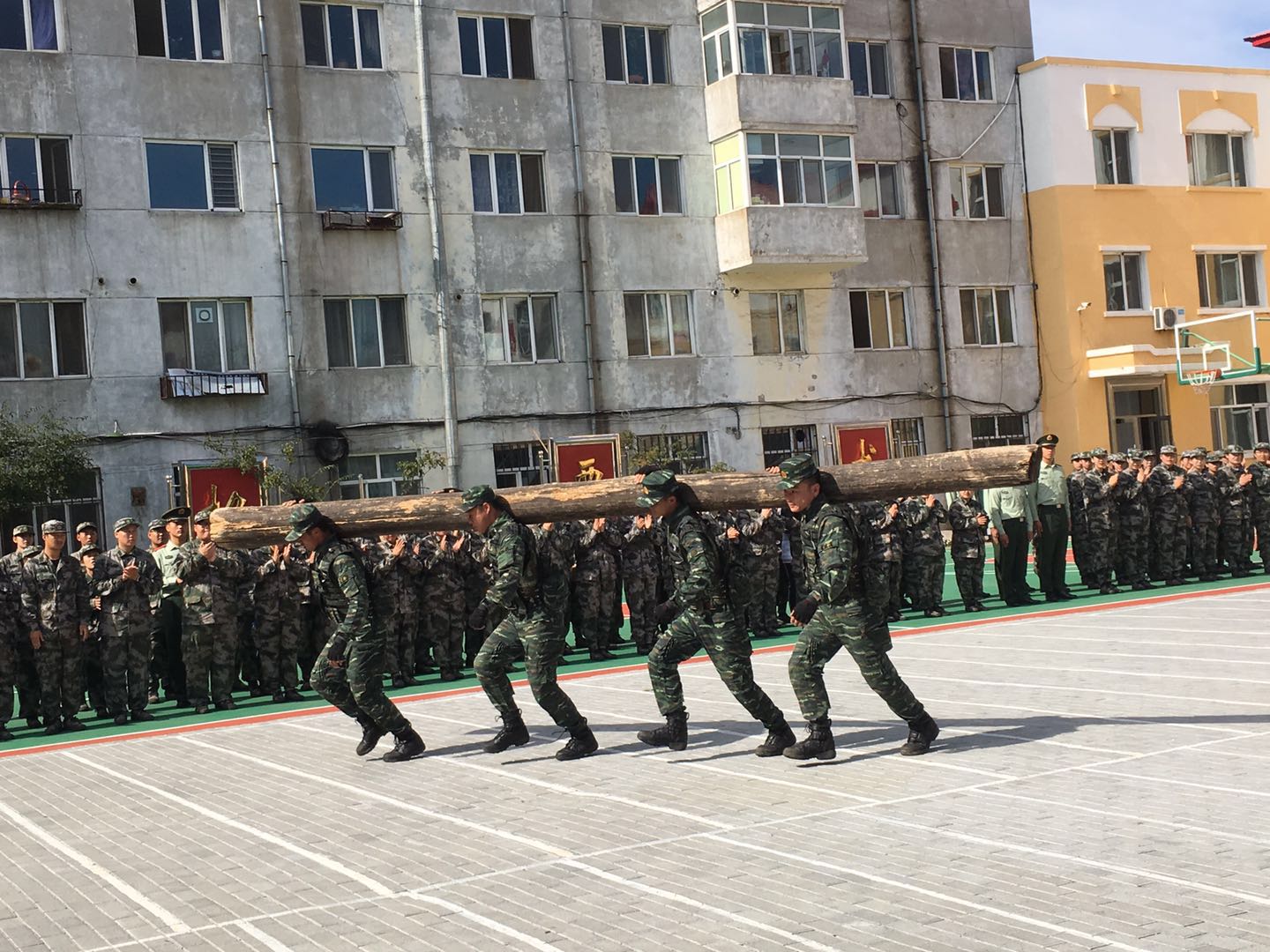 全民国防教育日_我校学子走进军营接受国防教育