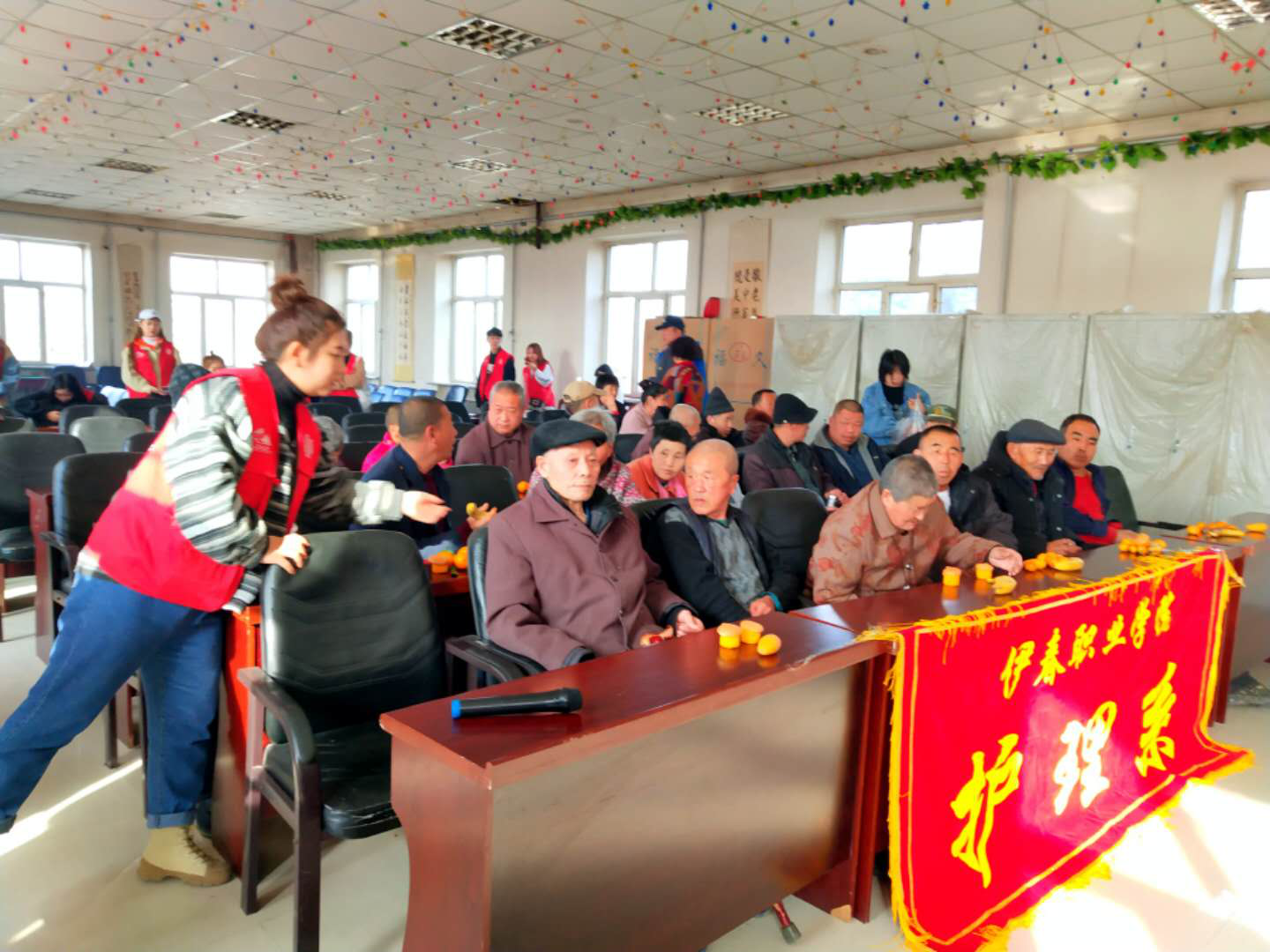 医学技术学院情暖三月-------慰问敬老院主题活动