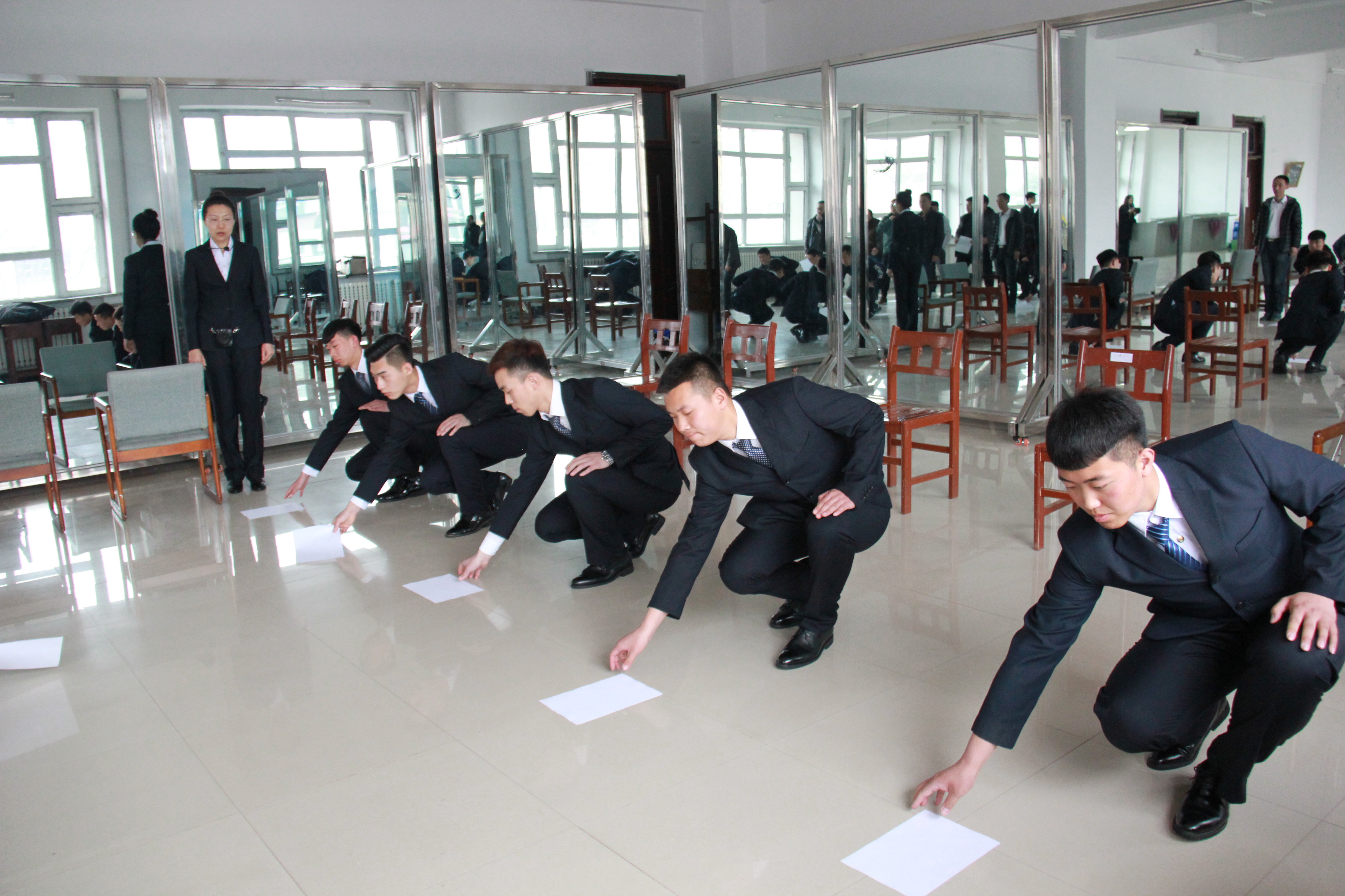 我院为伊春市行政资源中心进行政务礼仪培训