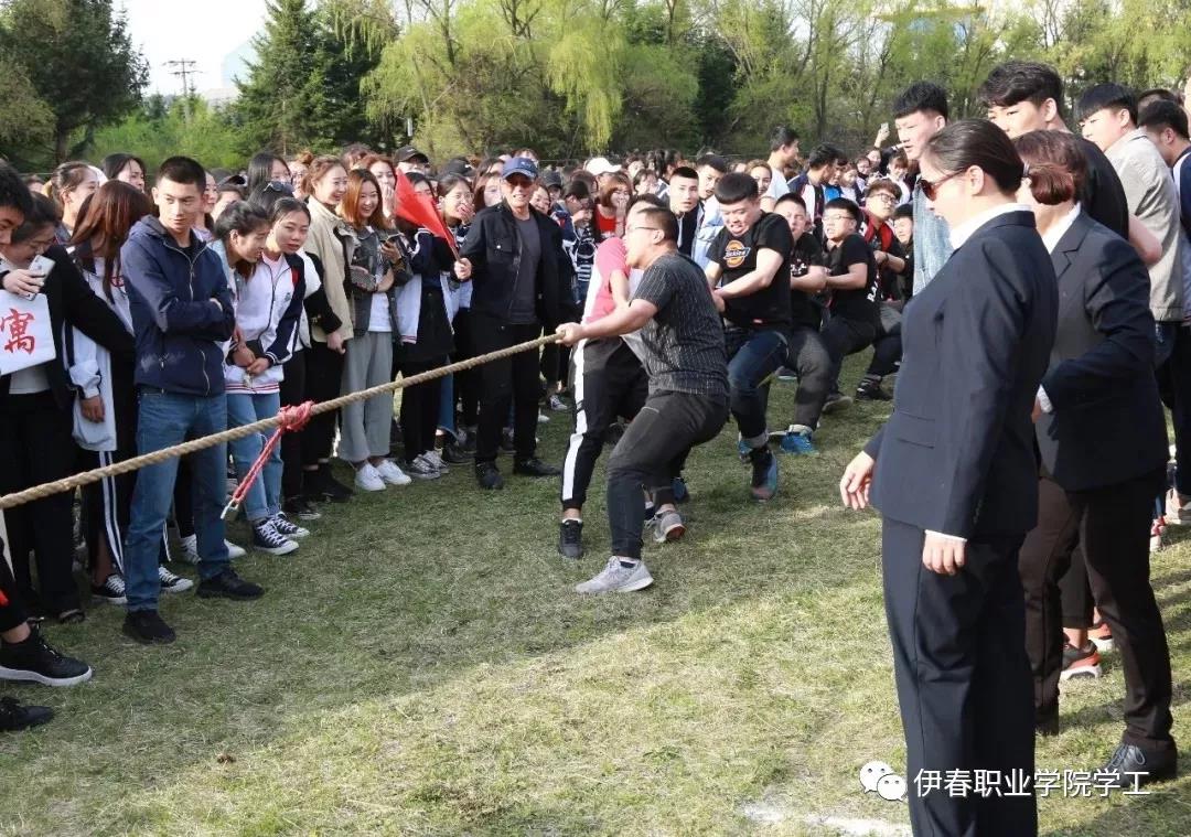 以公寓文化为载体，扎实推进标准化寝室建设