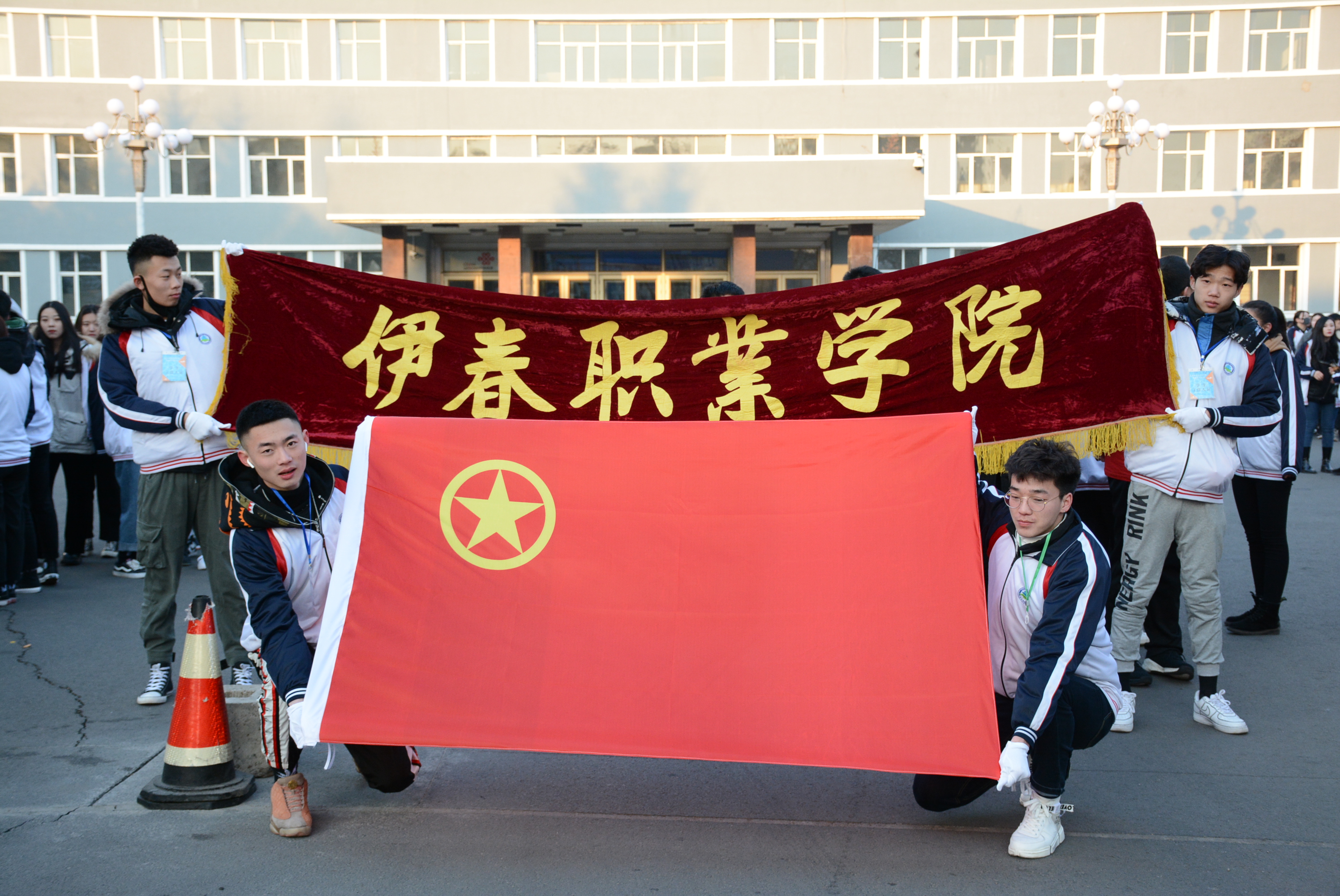 伊春职业学院开展清明节祭奠英烈活动