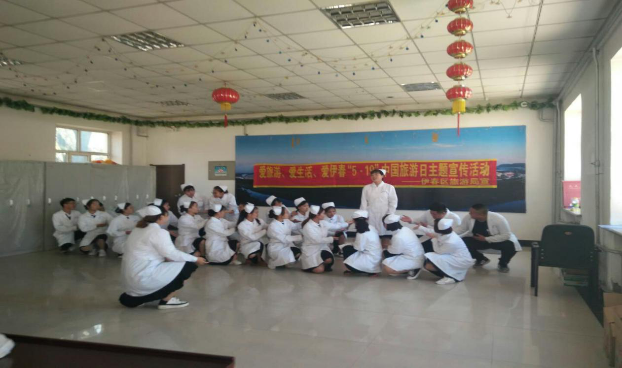 医学技术学院涉外护理班开展“用行动给予关怀、用服务献予爱心”主题公益活动