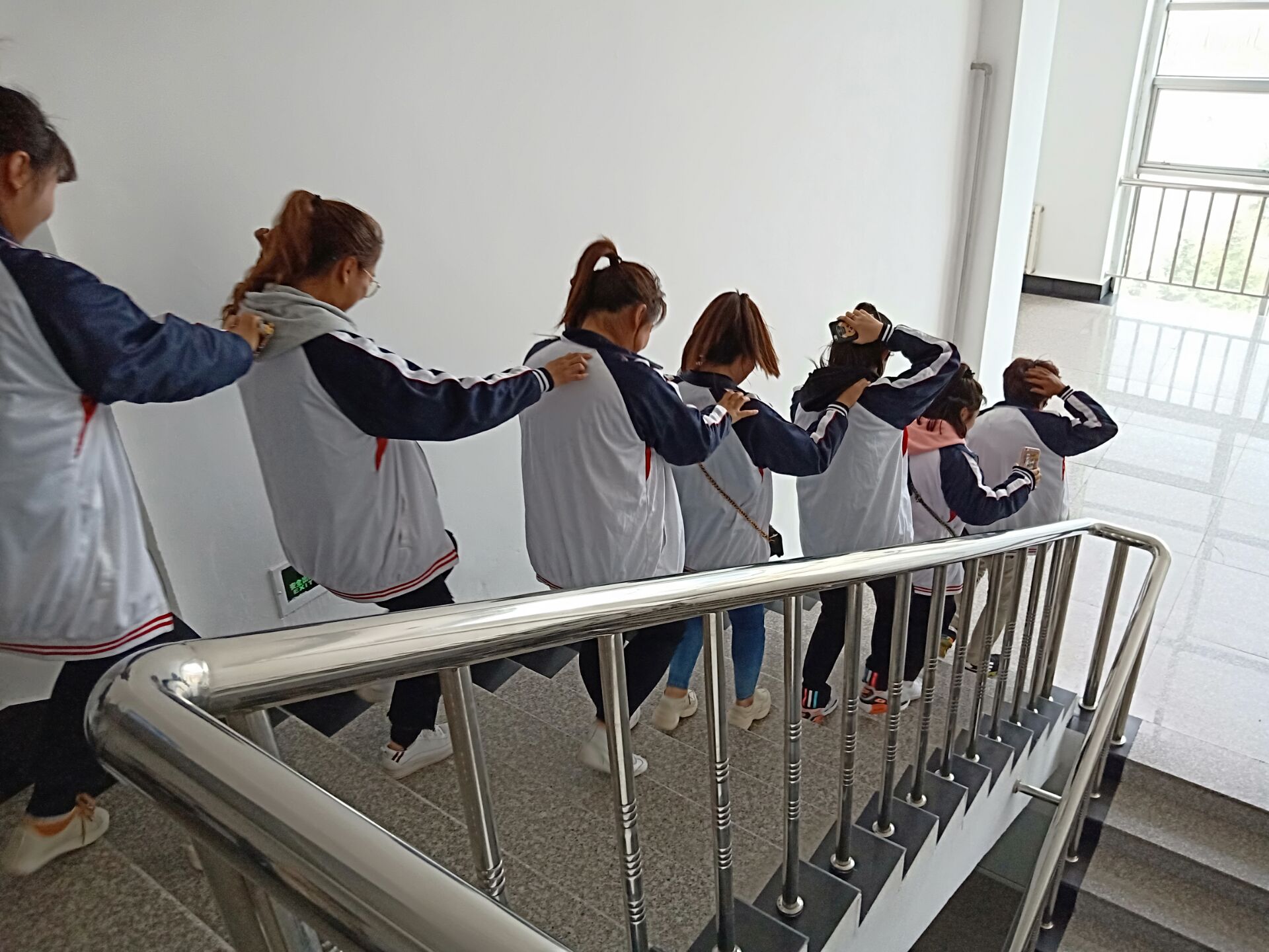 科学使者走进伊春职业学院