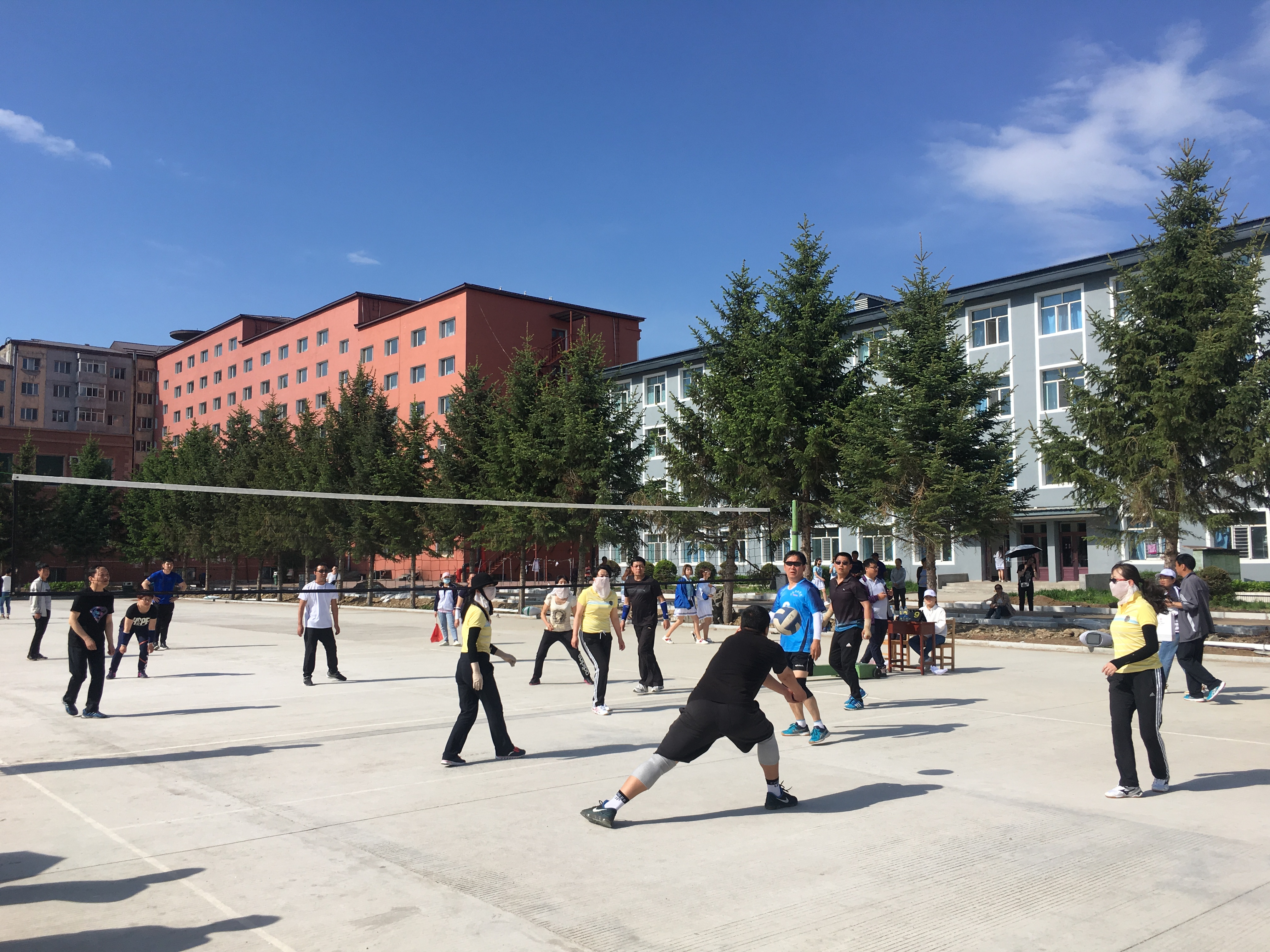 学院成功举办第十三届教职工排球比赛