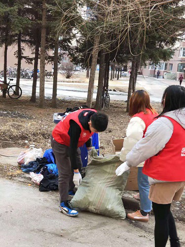 伊春职业学院医学技术学院师生开展学雷锋活动