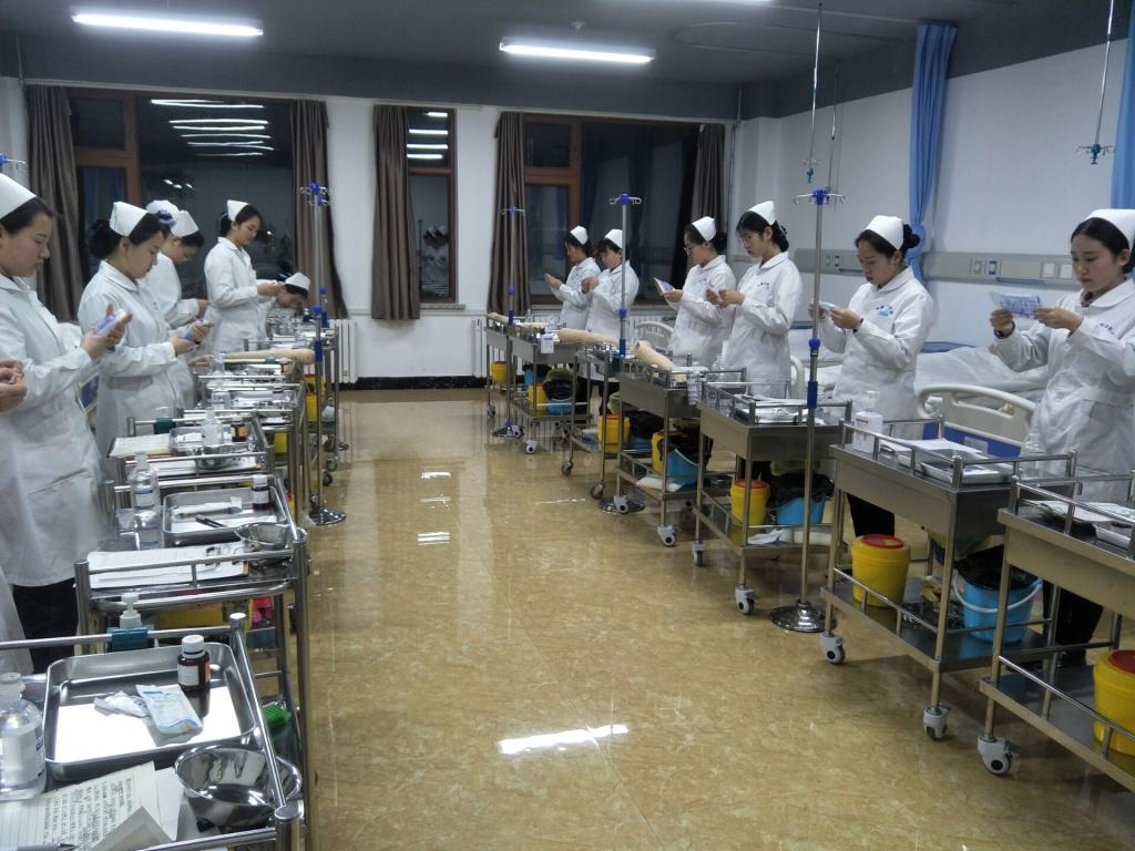 医学技术学院举办护理技能大赛