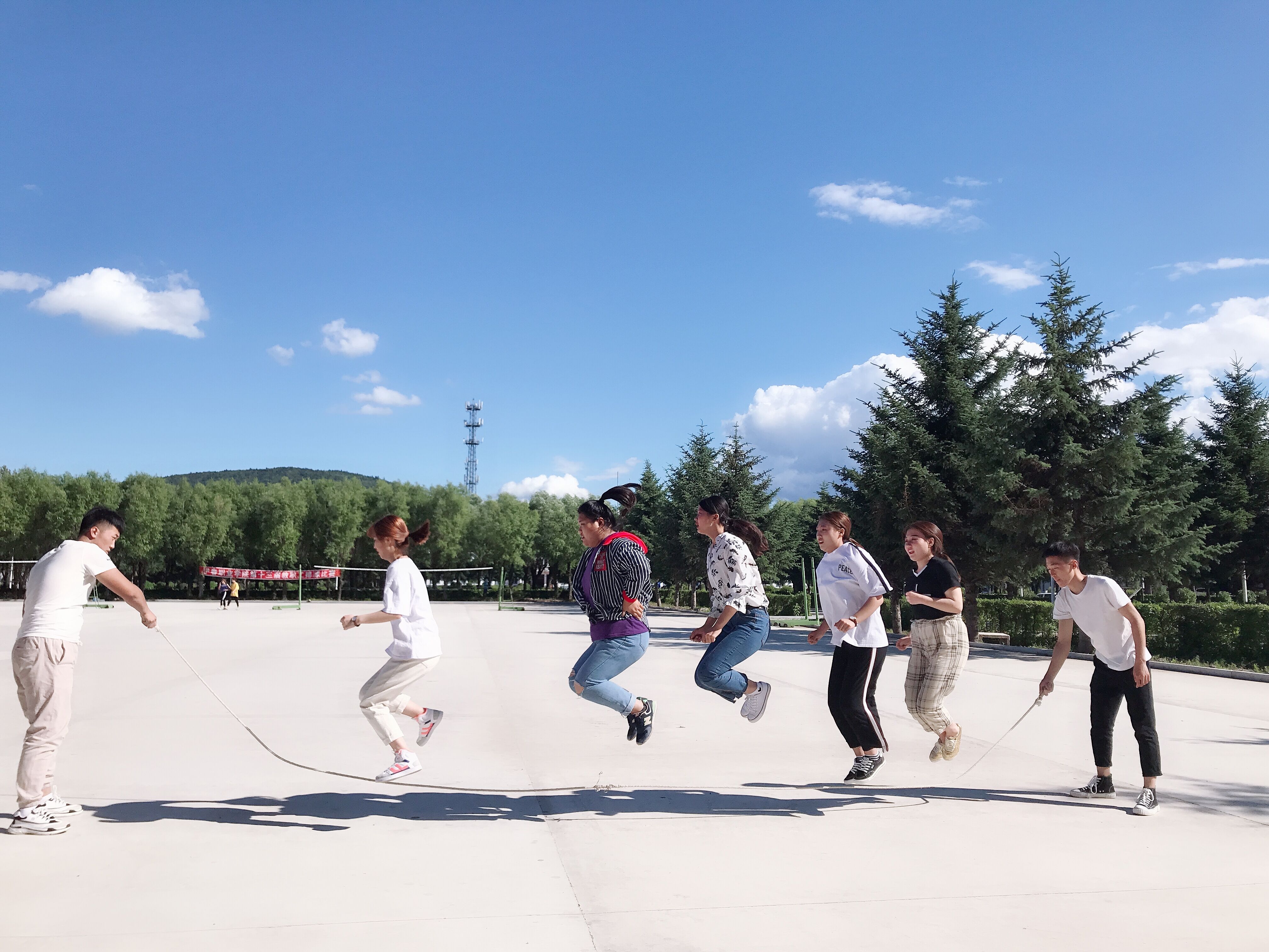 旅游商务学院举办毽球跳绳大赛