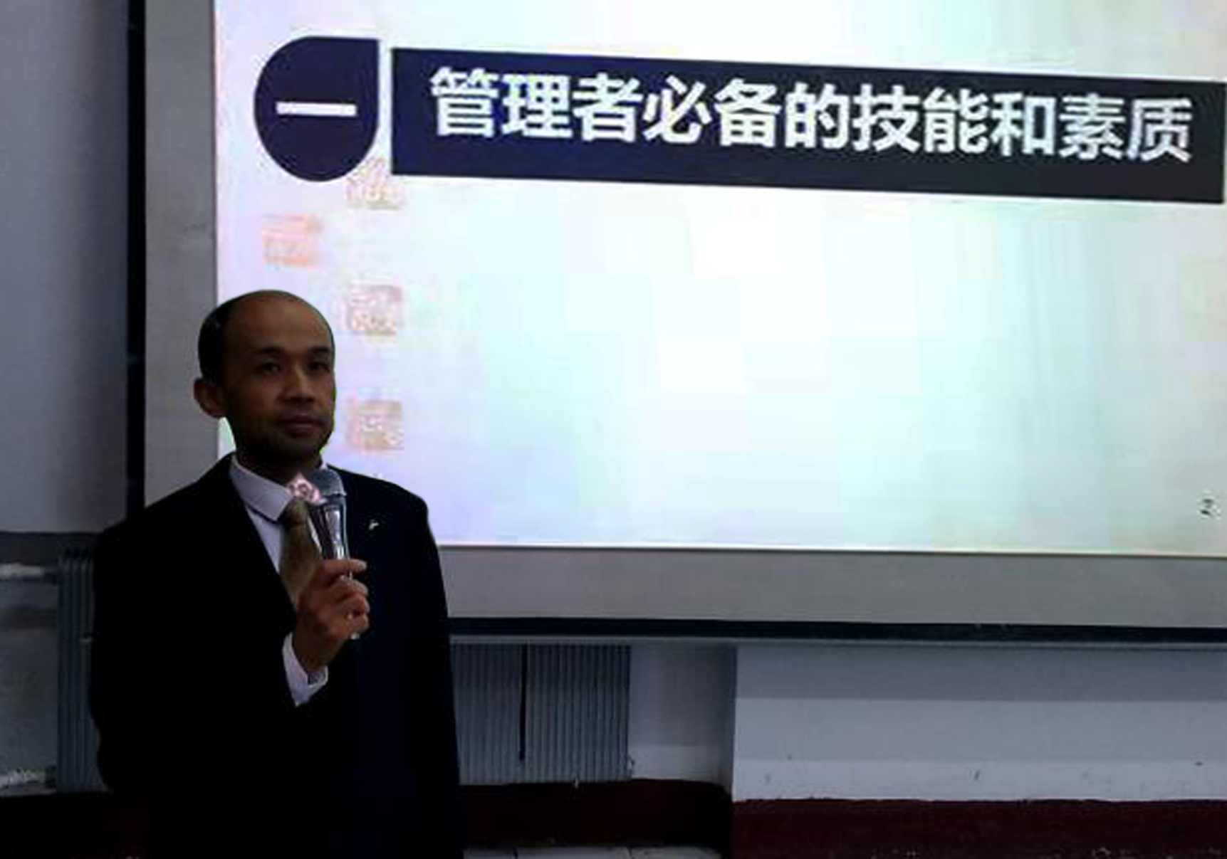 我院教师为伊春市农民（林业职工）教育培训班做电子商务、企业管理培训