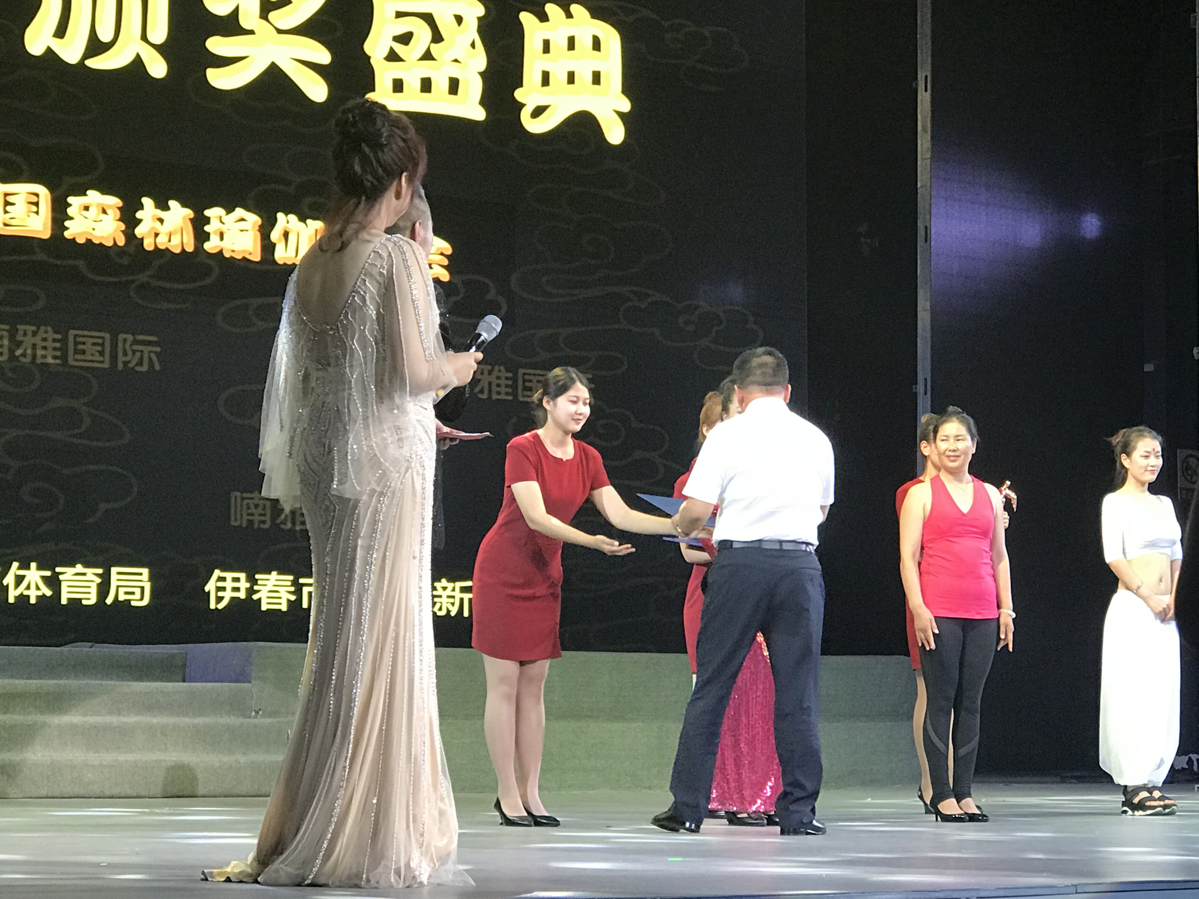 旅游商务学院师生为2018第五届中国（东北亚）森林博览会提供大会礼仪服务和志愿者服务