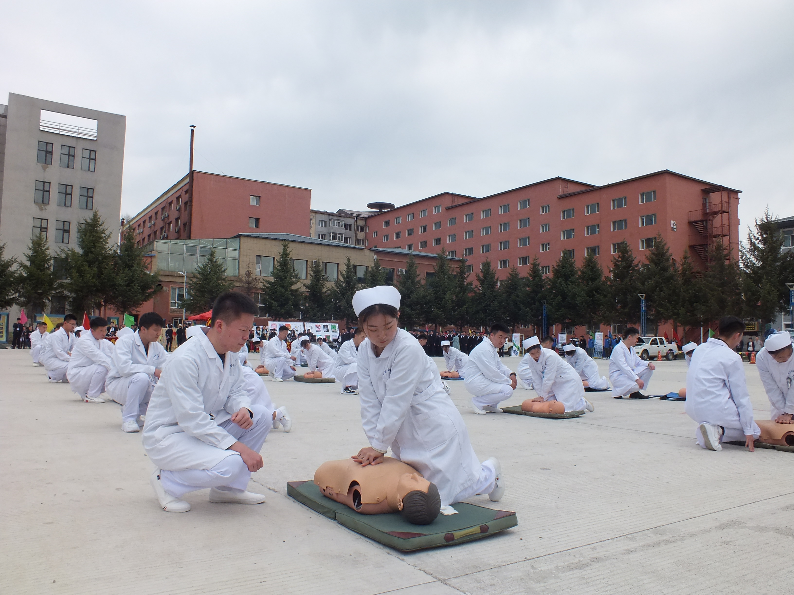 伊春职业学院2019年职业教育活动周首届“校园开放日”隆重开幕