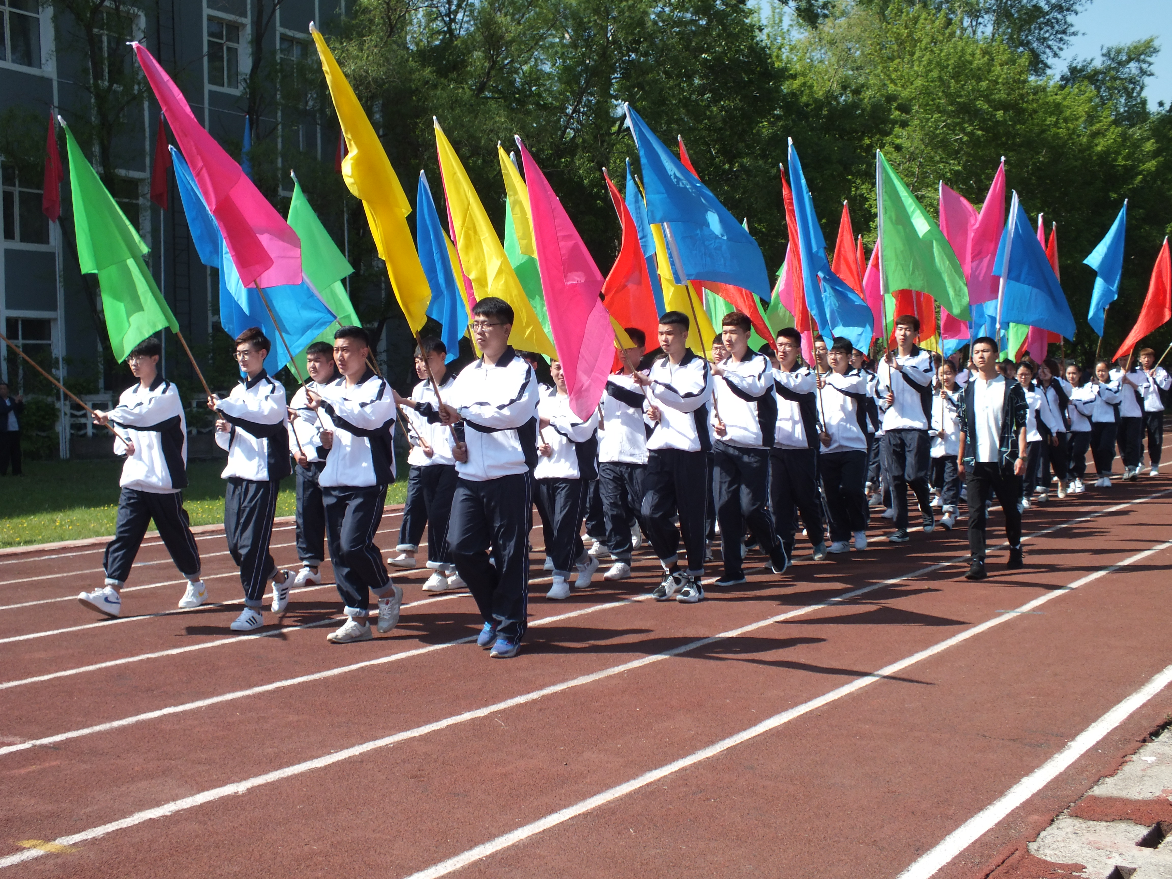 伊春职业学院成功举办第十二届运动会