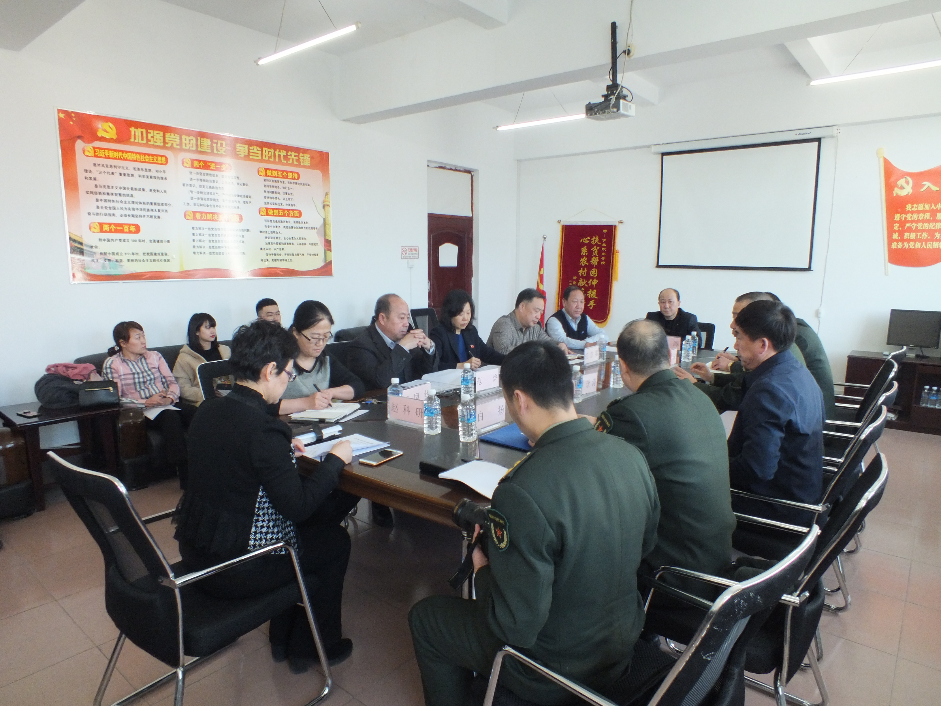 市国防教育调研组赴伊春职业学院调研指导工作