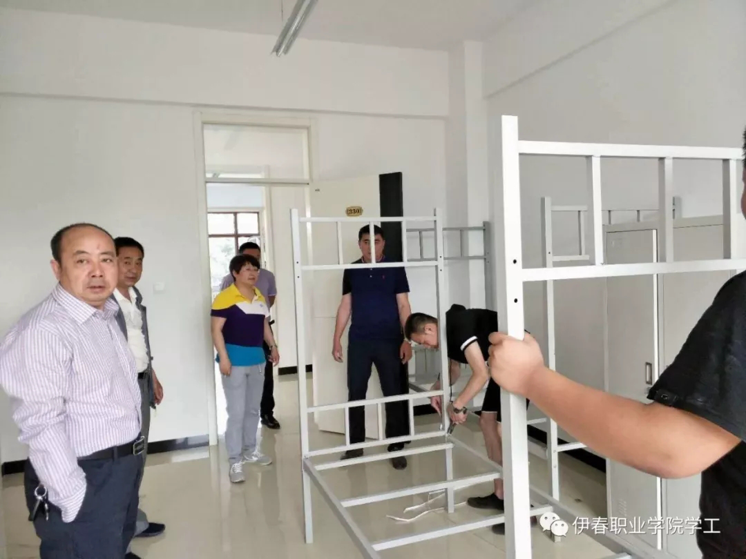 莺迁乔木_燕入高楼_同心协力_众志成城－_我校顺利完成第四学生公寓调整搬迁任务