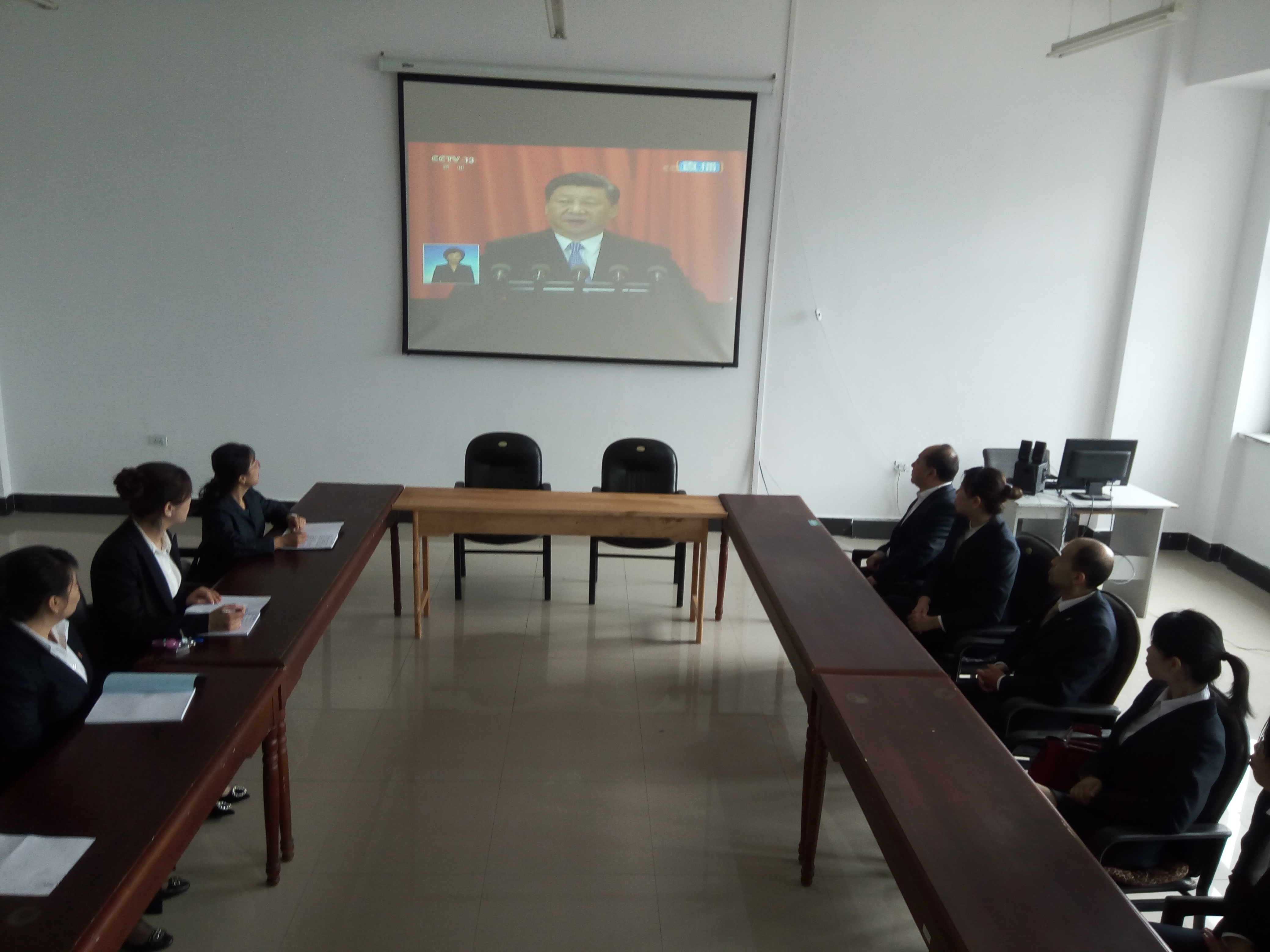 伊春职业学院师生观看纪念马克思诞辰200周年大会直播