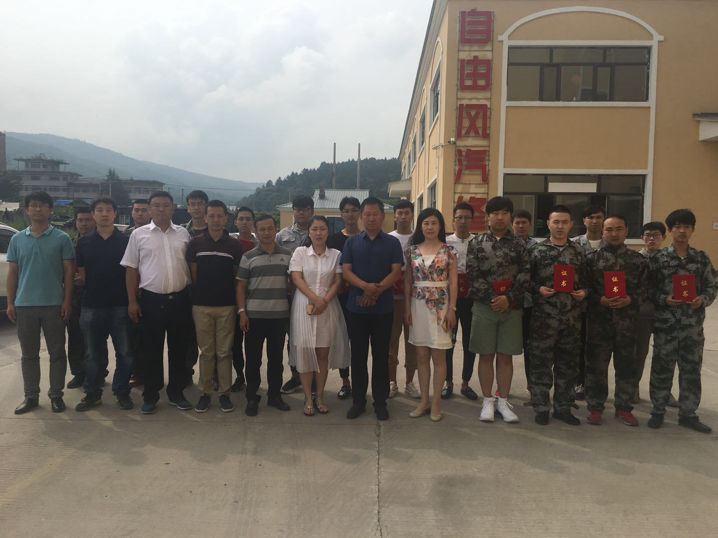 学徒制&nbsp;新里程——2016级汽修学生圆满毕业