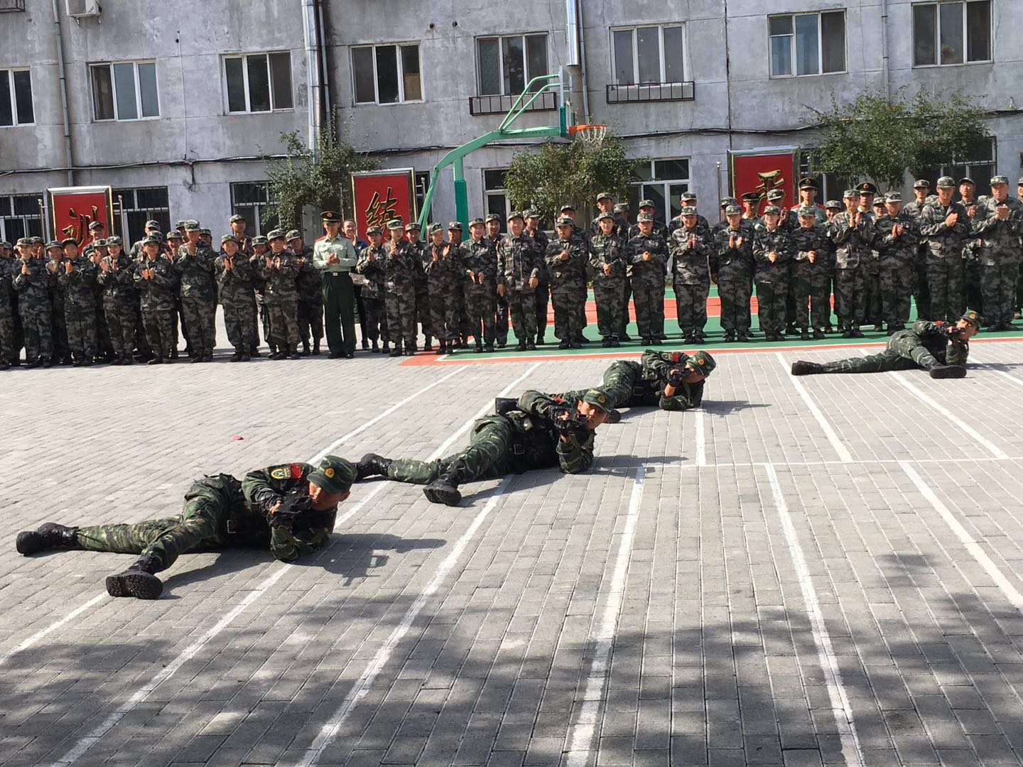 全民国防教育日_我校学子走进军营接受国防教育