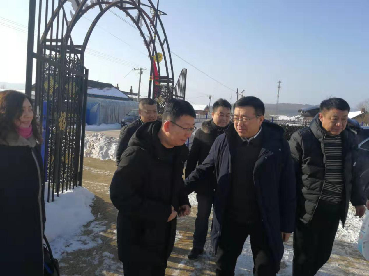 走访看望贫困户__助推精准扶贫