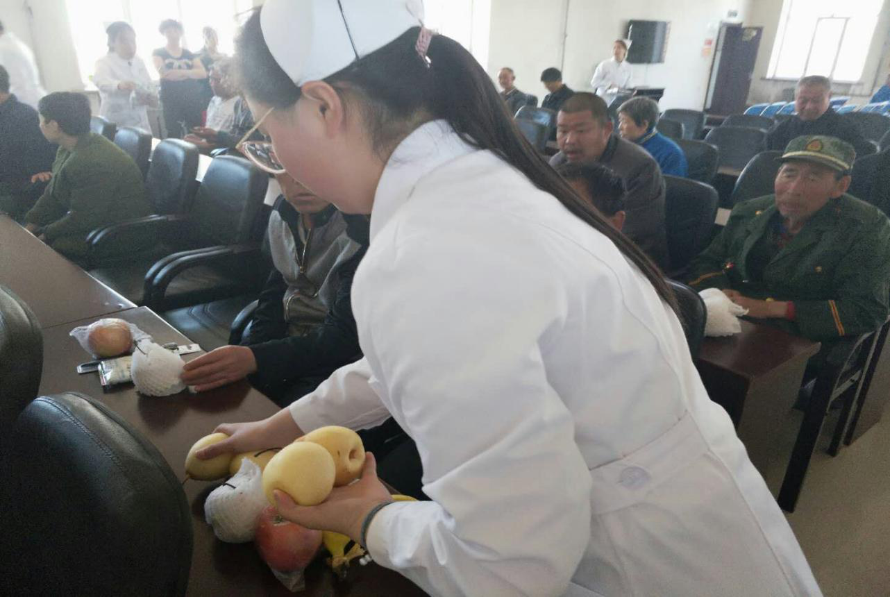 医学技术学院涉外护理班开展“用行动给予关怀、用服务献予爱心”主题公益活动