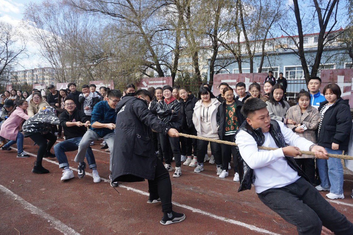 凝心聚力扬风采_拔河比赛