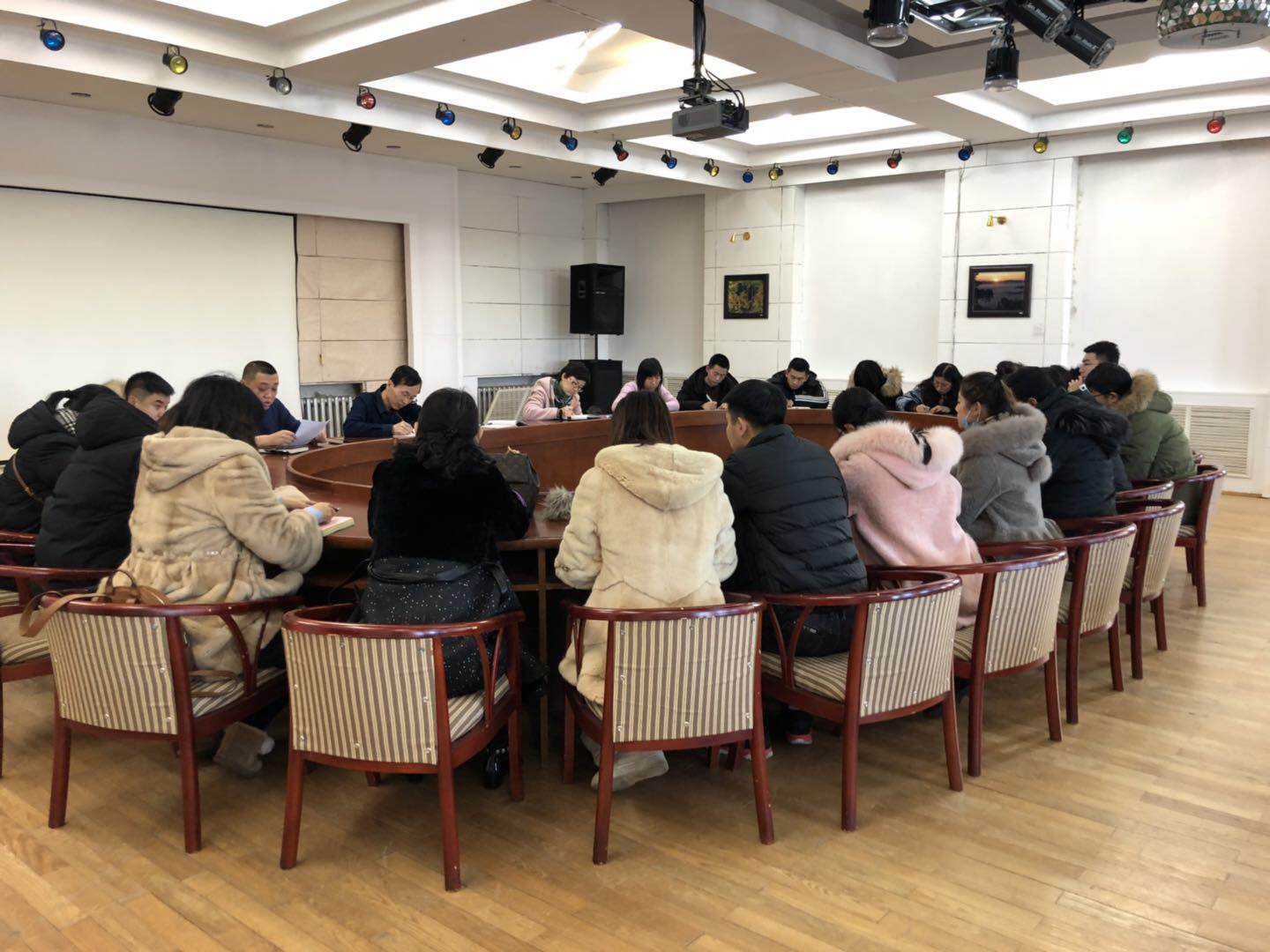 学生资助管理中心组织召开“进一步解放思想、推动学生资助工作高质量发展讨论会”