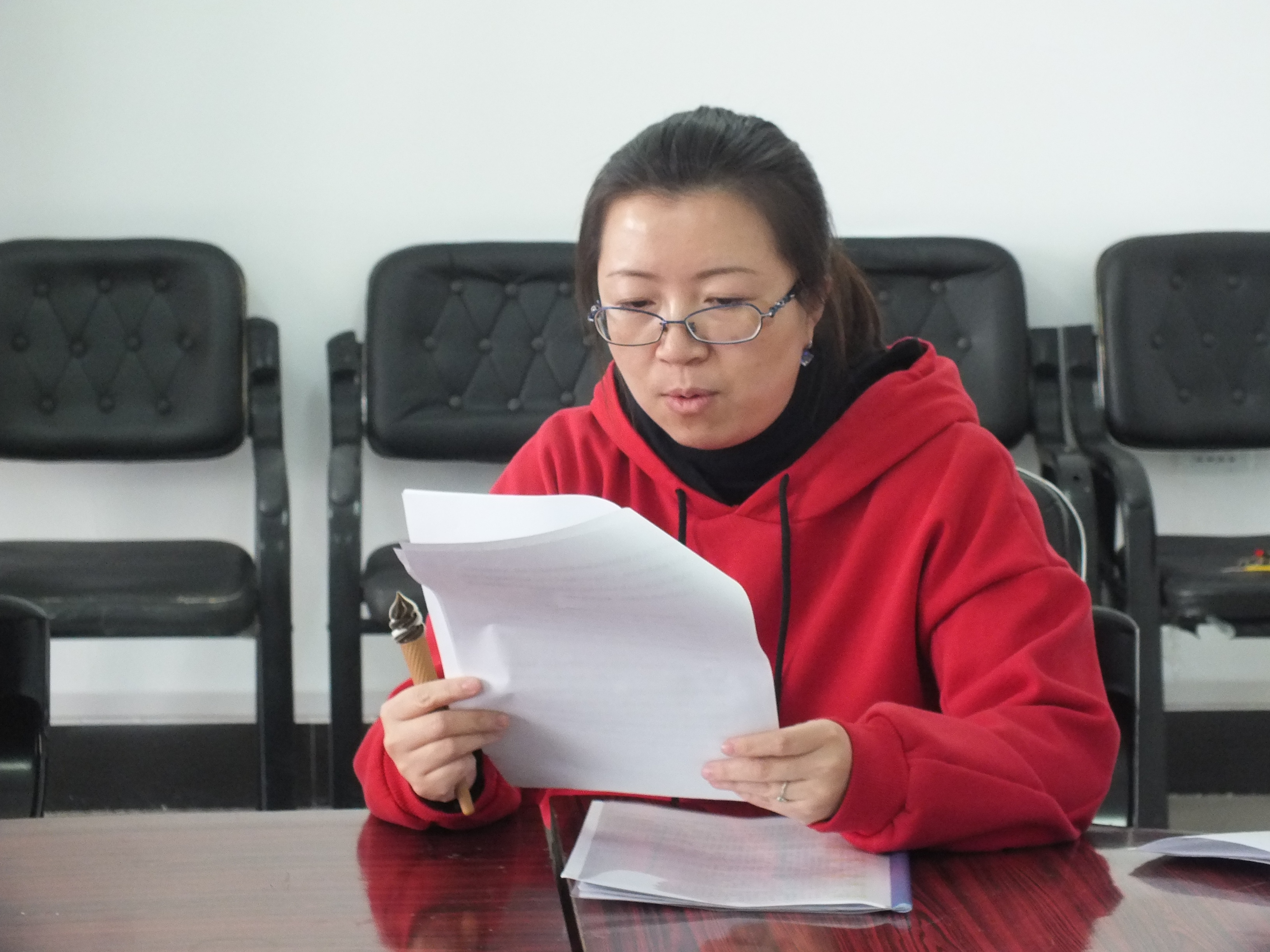 公共教育学院召开思想政治理论教育座谈会