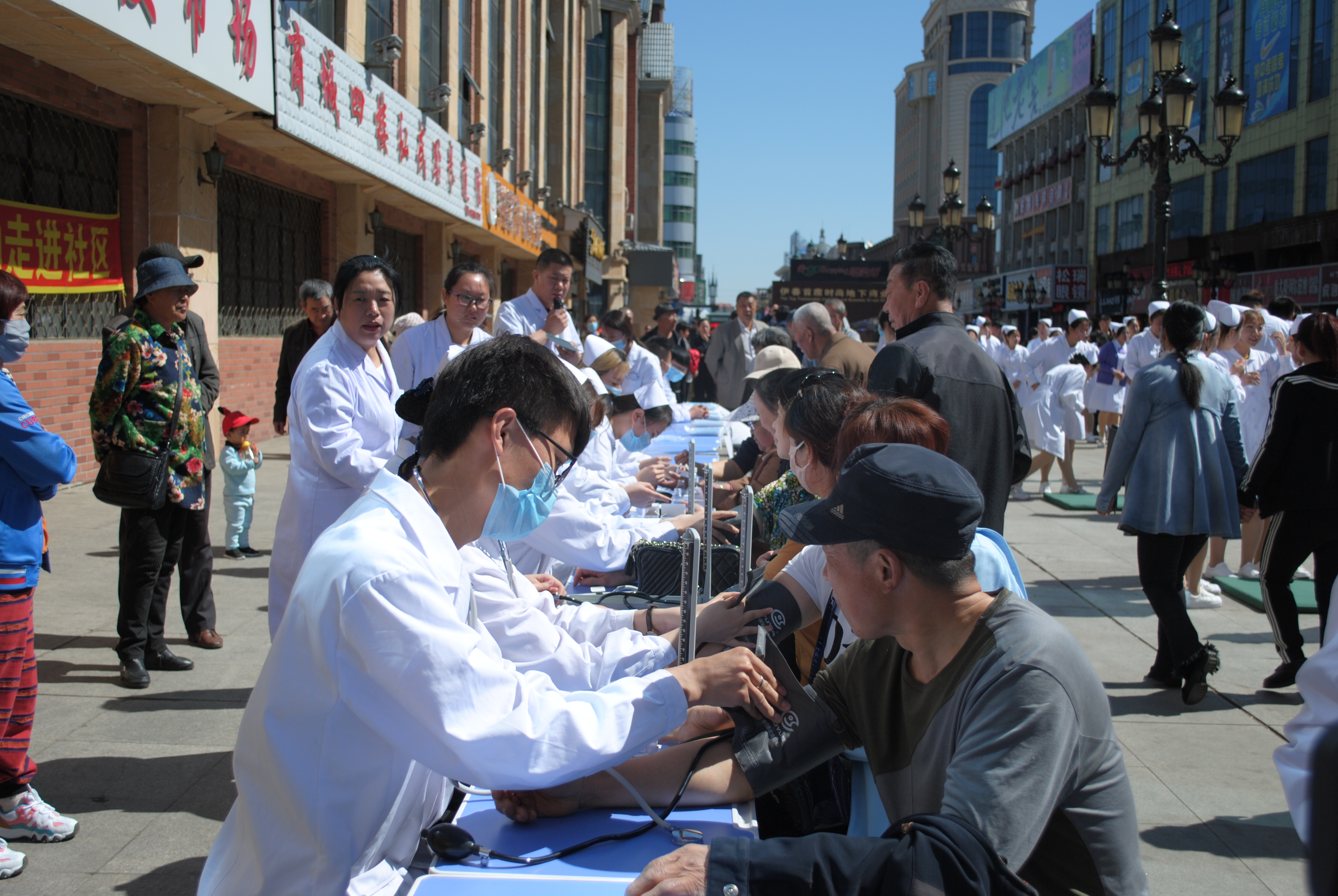 医学技术学院职业教育活动走进社区