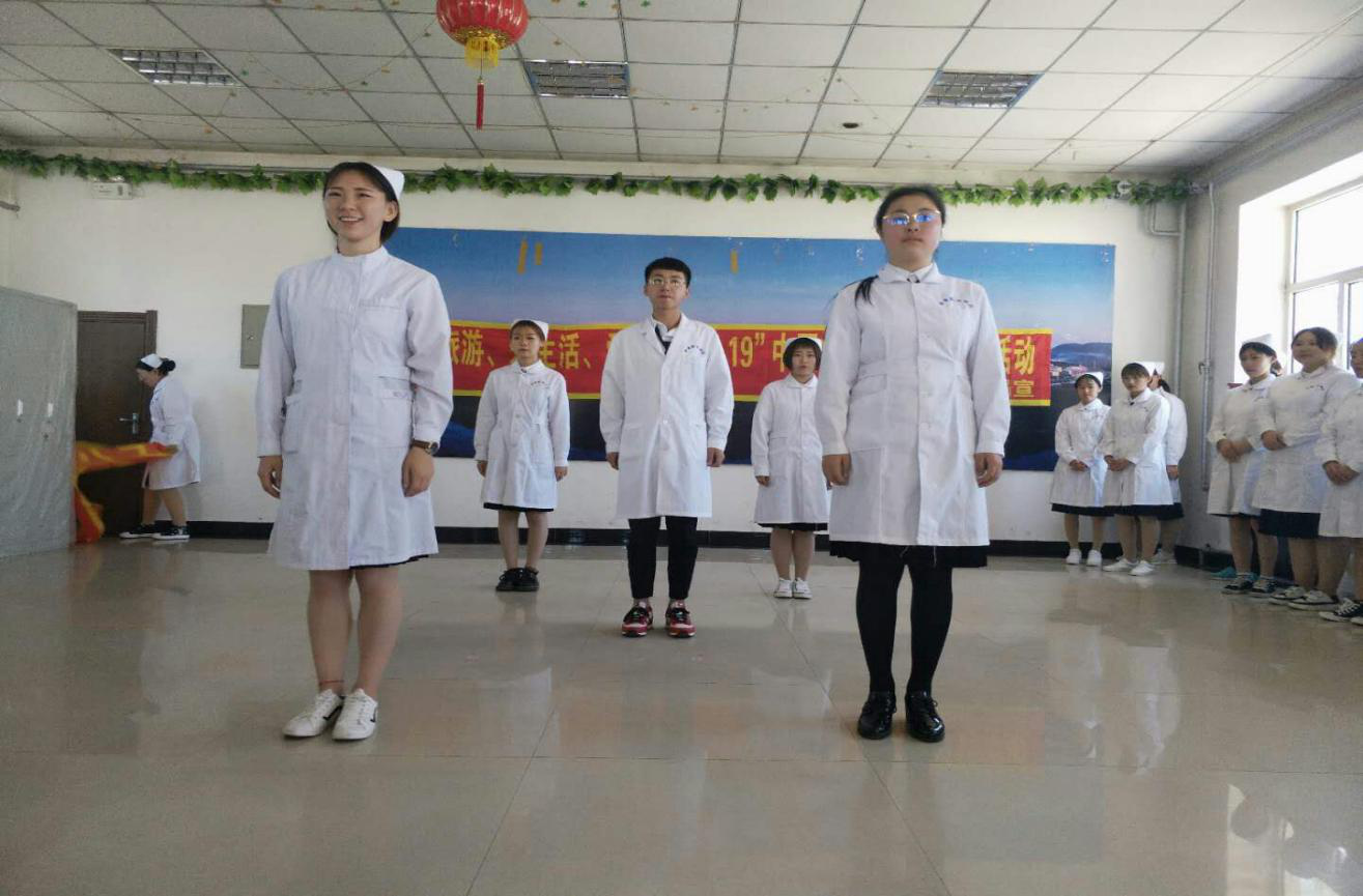 医学技术学院涉外护理班开展“用行动给予关怀、用服务献予爱心”主题公益活动