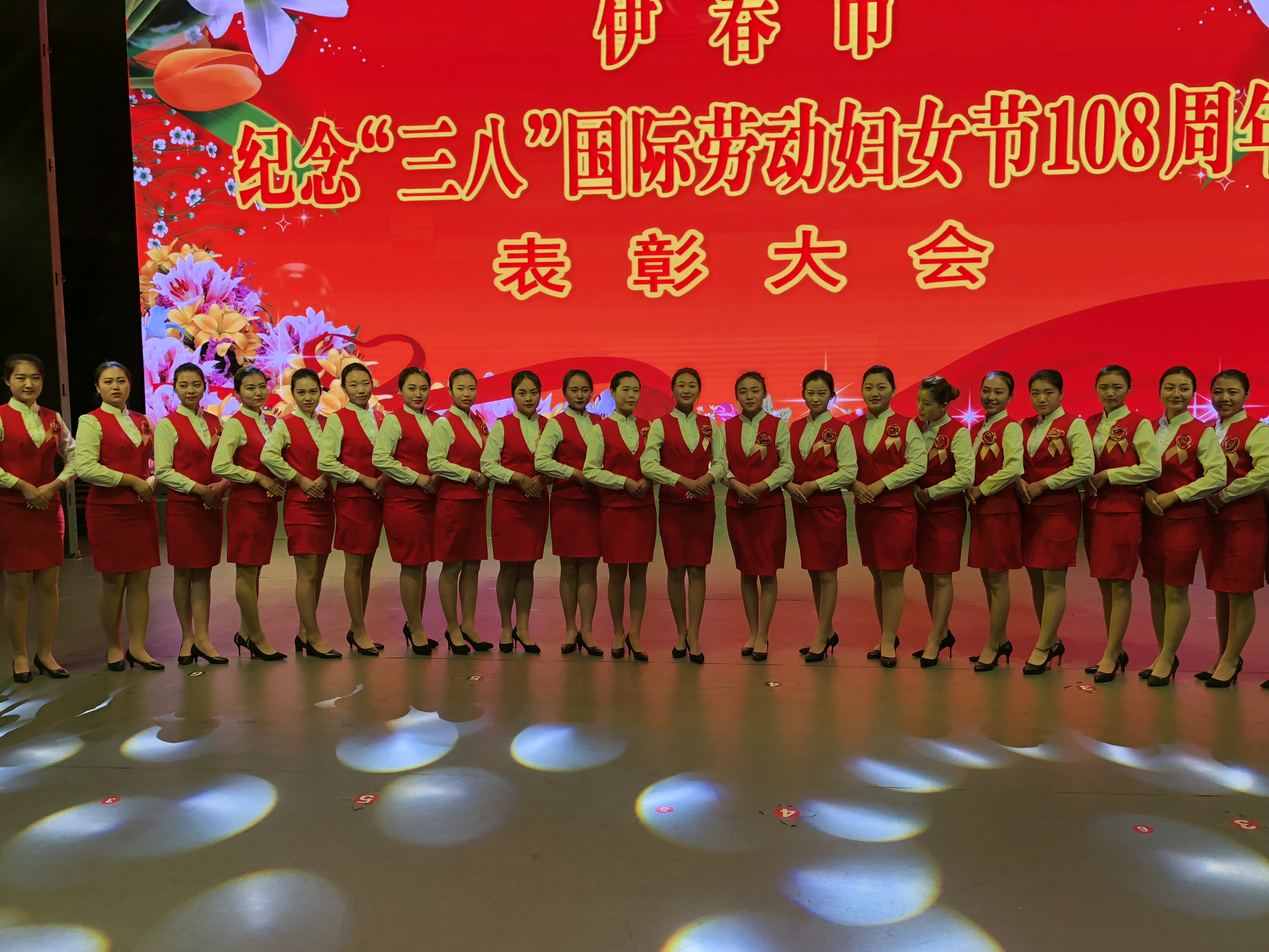 旅游商务学院高铁专业学生为我市大型活动提供志愿服务