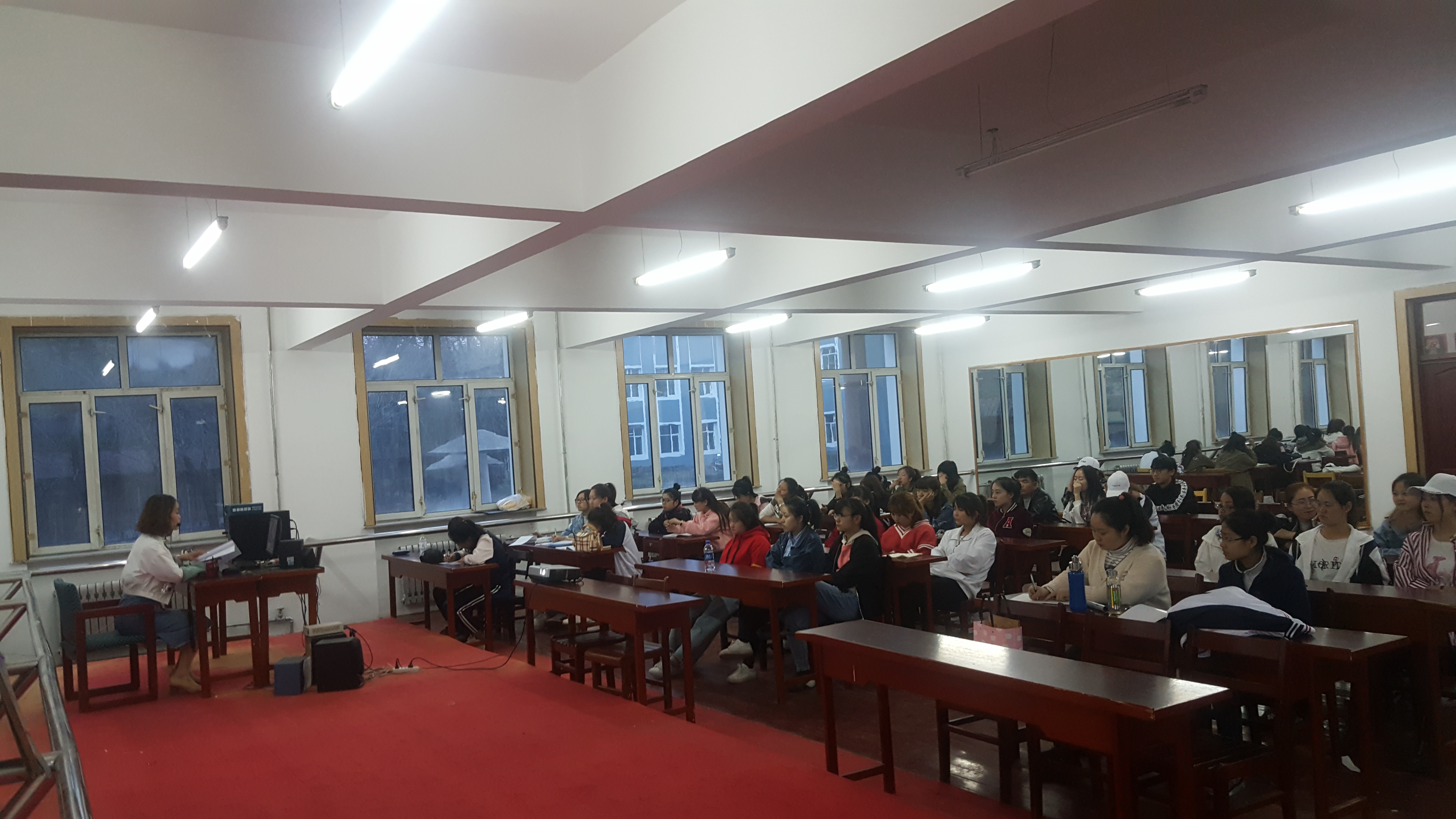 师范教育学院掀起学习习近平总书记北大讲话热潮