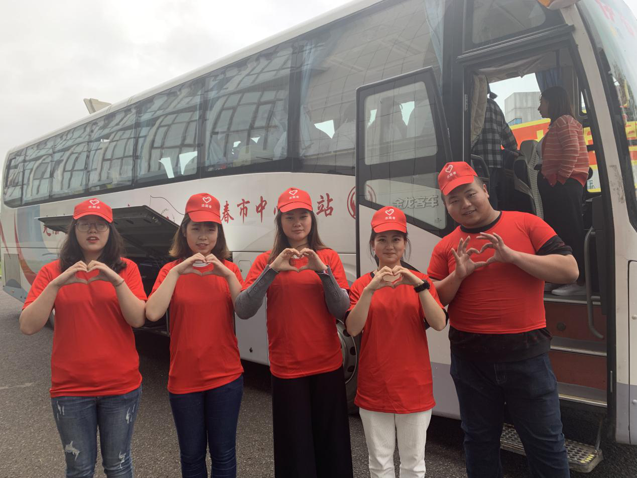 爱心凝聚力量_奉献铸就青春