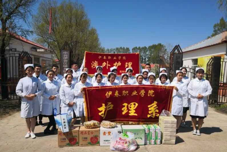 医学技术学院涉外护理班开展“用行动给予关怀、用服务献予爱心”主题公益活动