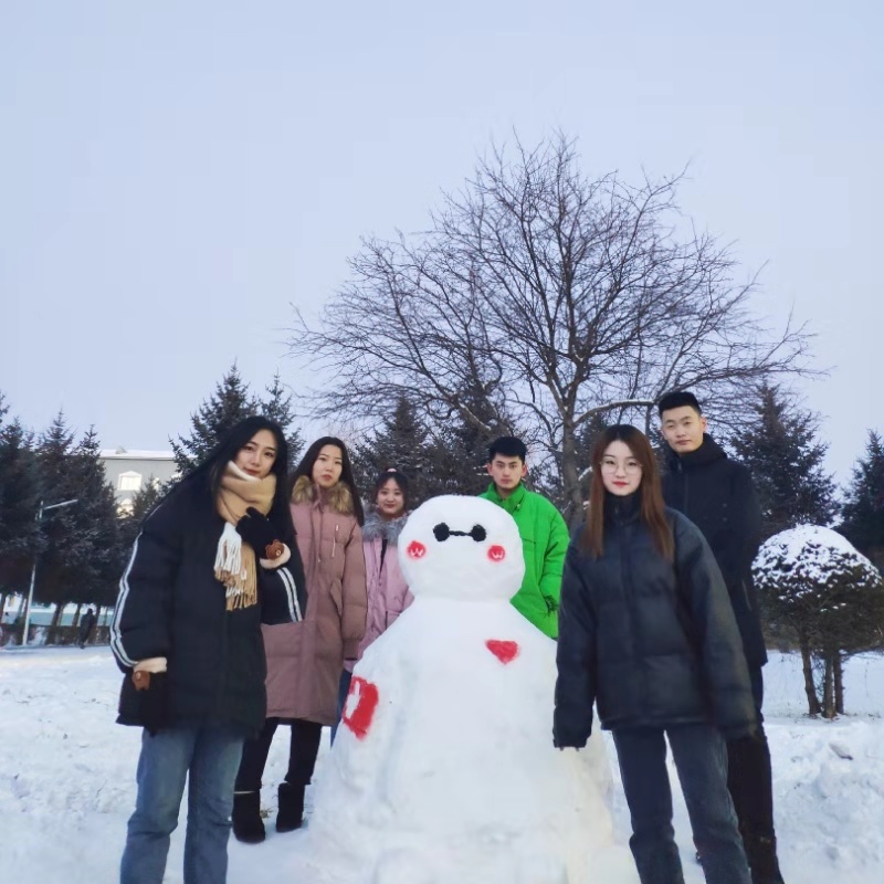 冰雪校园_欢乐你我----医学技术学院雪雕大赛