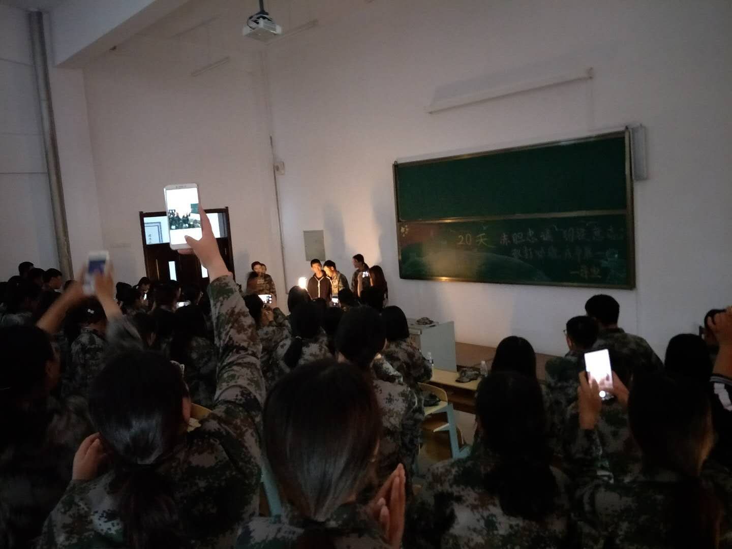 医学技术学院“忆军训_共联欢”-------教官欢送会