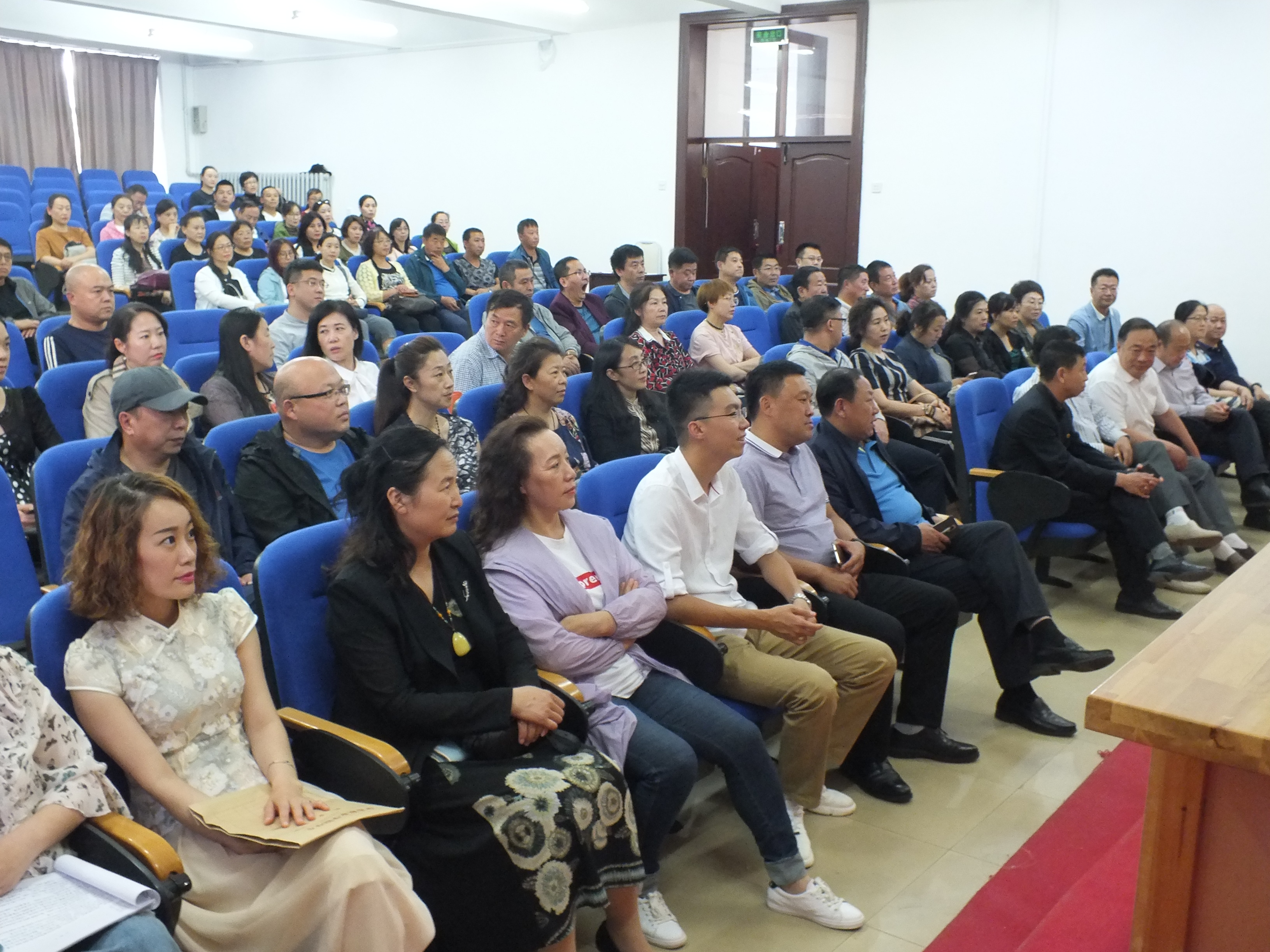 伊春职业学院组织党员干部观看《囹圄之路》专题片