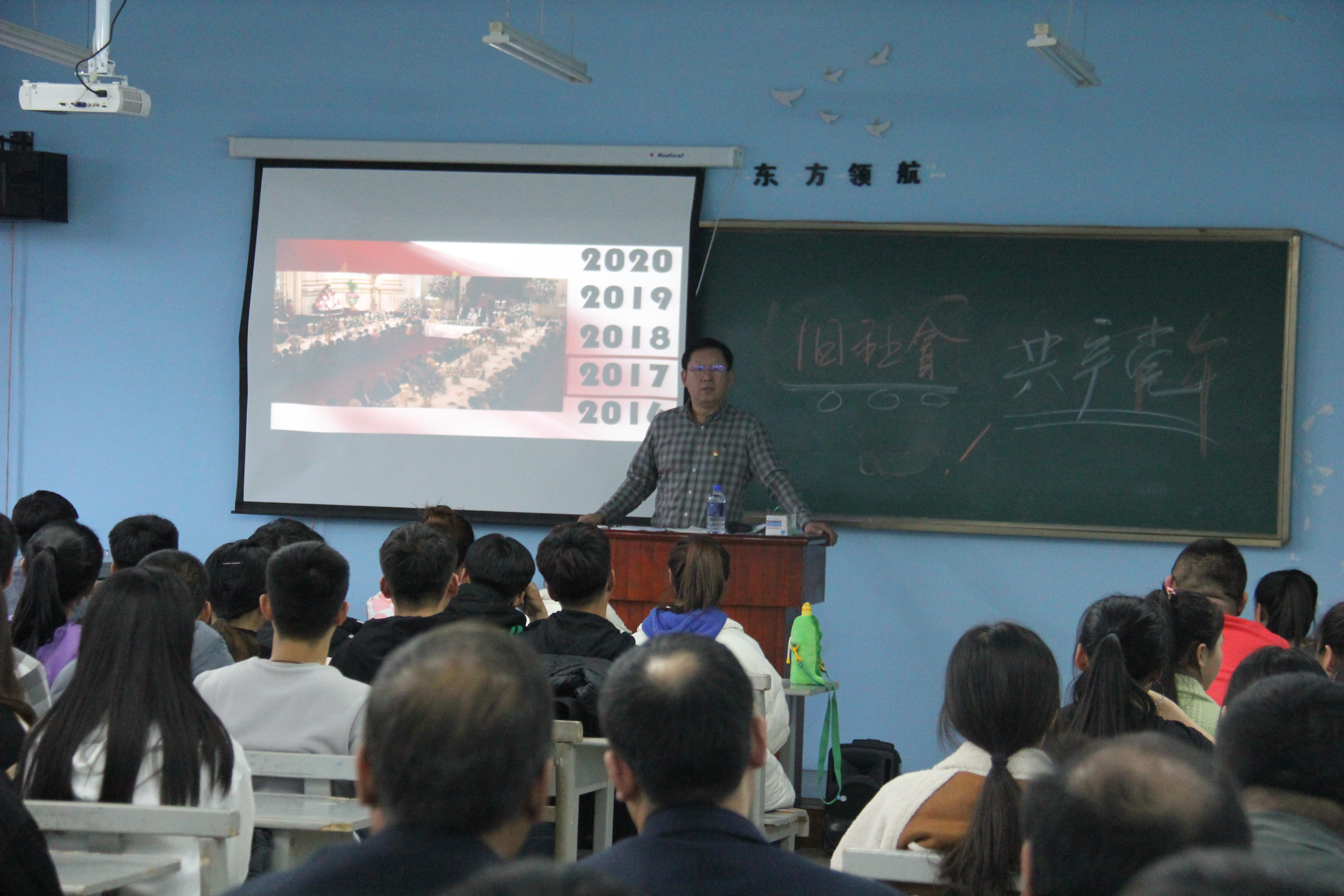 学院领导深入旅游商务学院上思政课