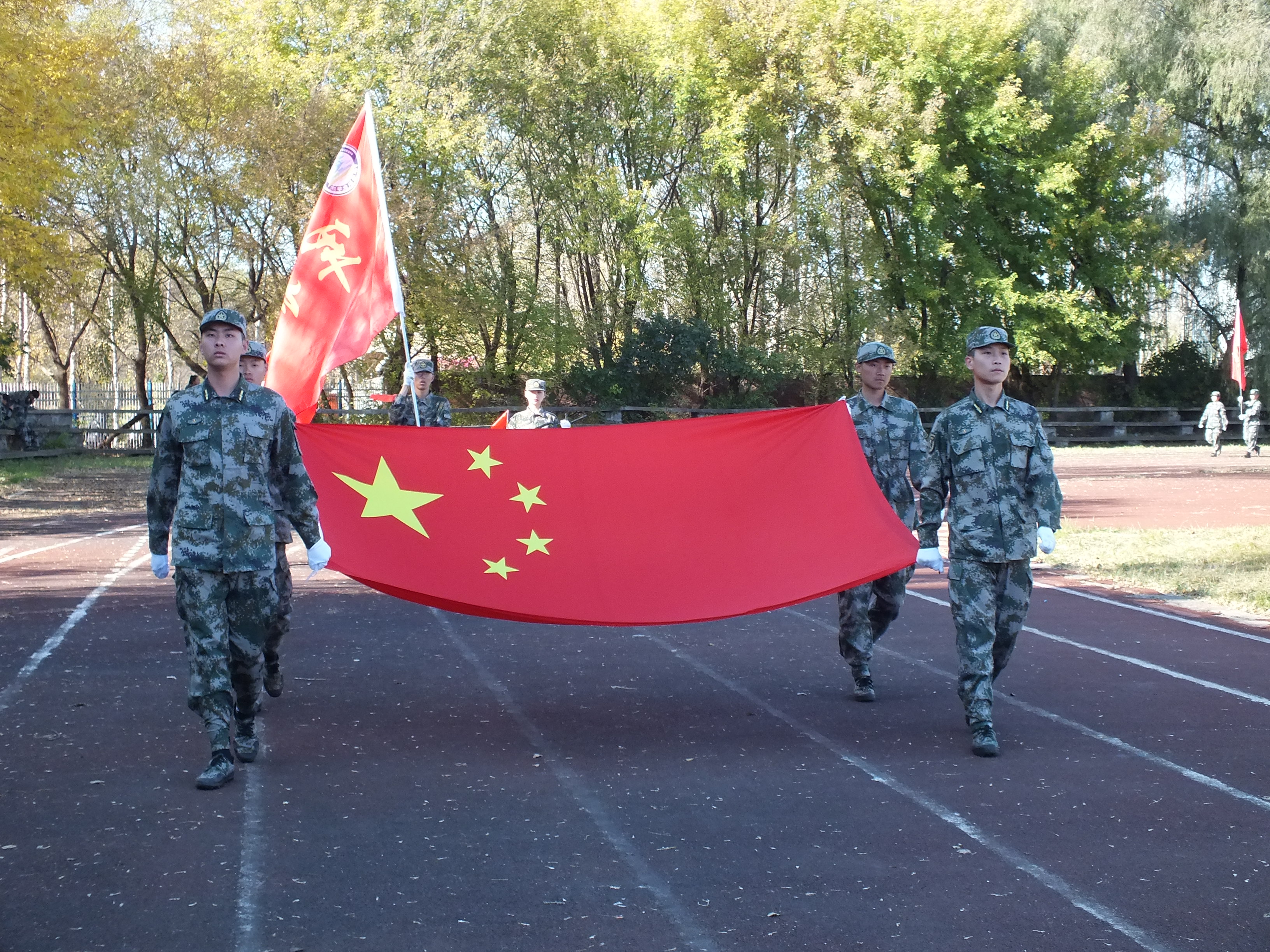 我校举行2019级新生军训总结表彰大会