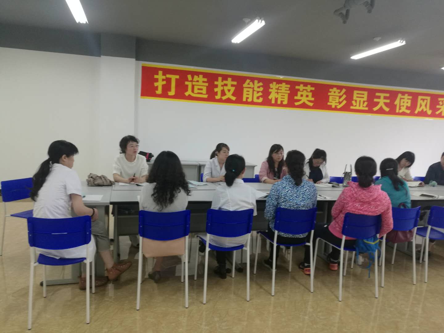 医学技术学院开展期末听评课活动