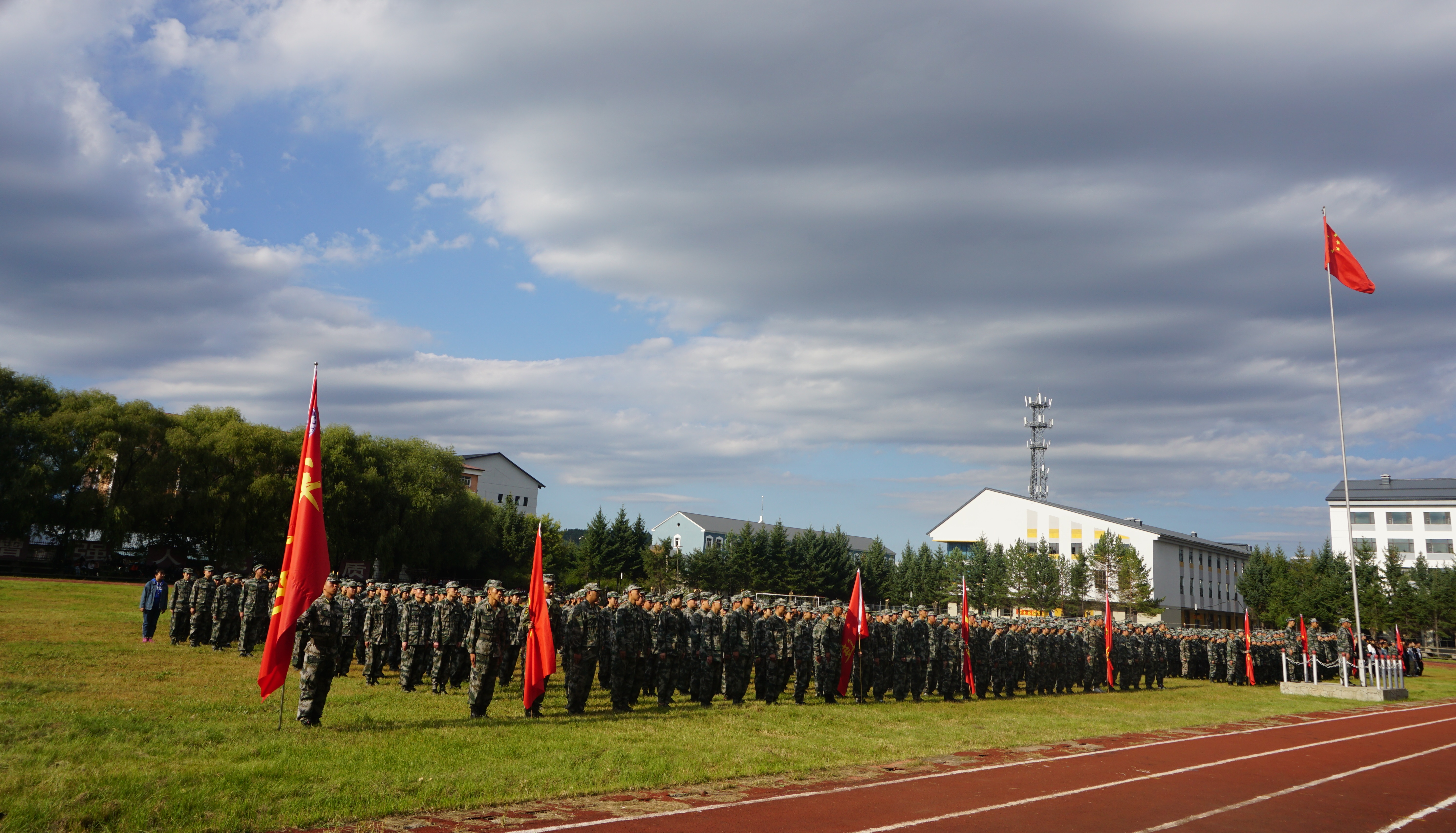 我校举行2018级新生军训动员大会