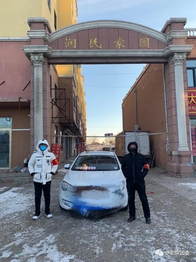 职院学子用实际行动践行“雷锋”精神