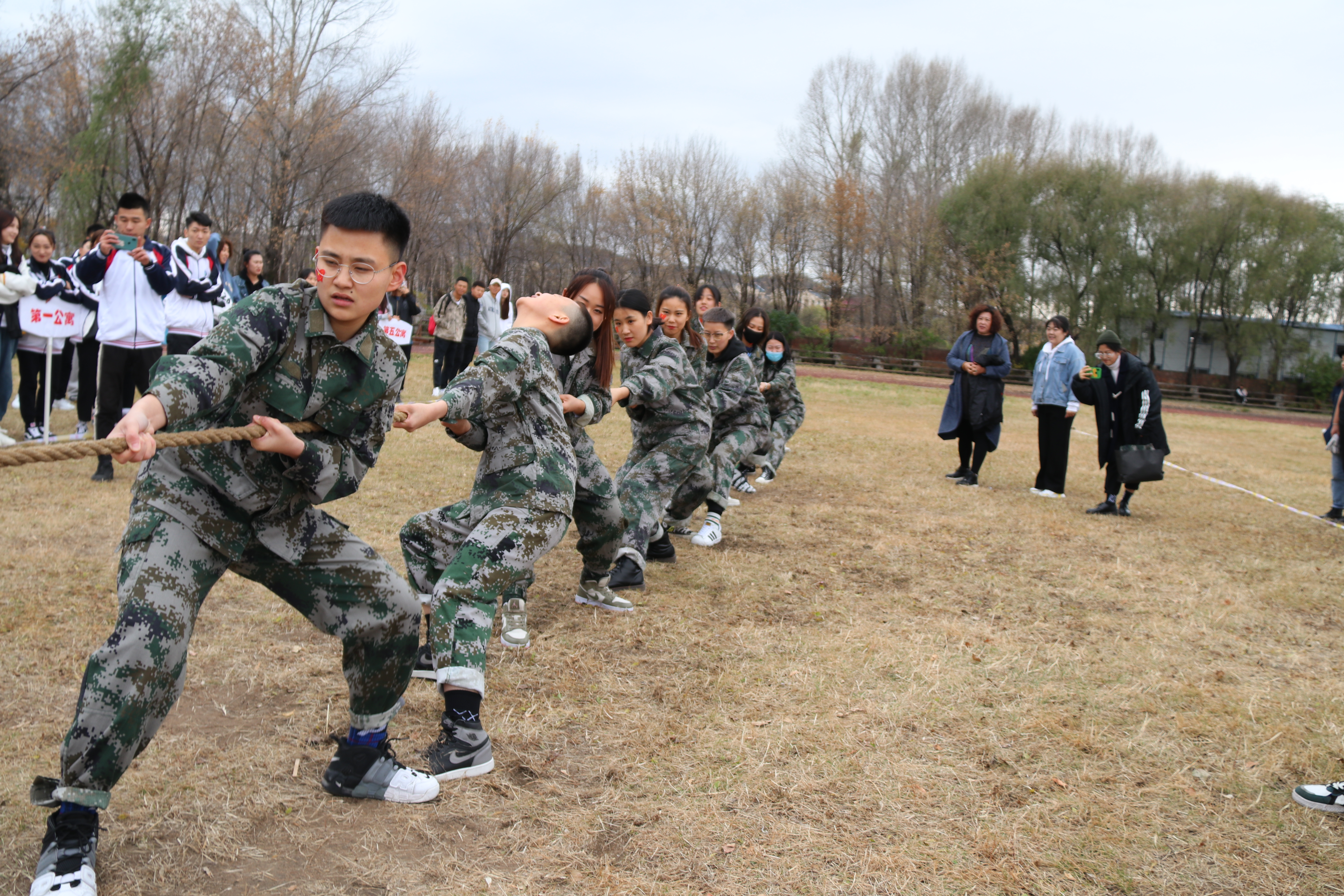 第五届公寓文化节‖凝心聚力——拔河比赛