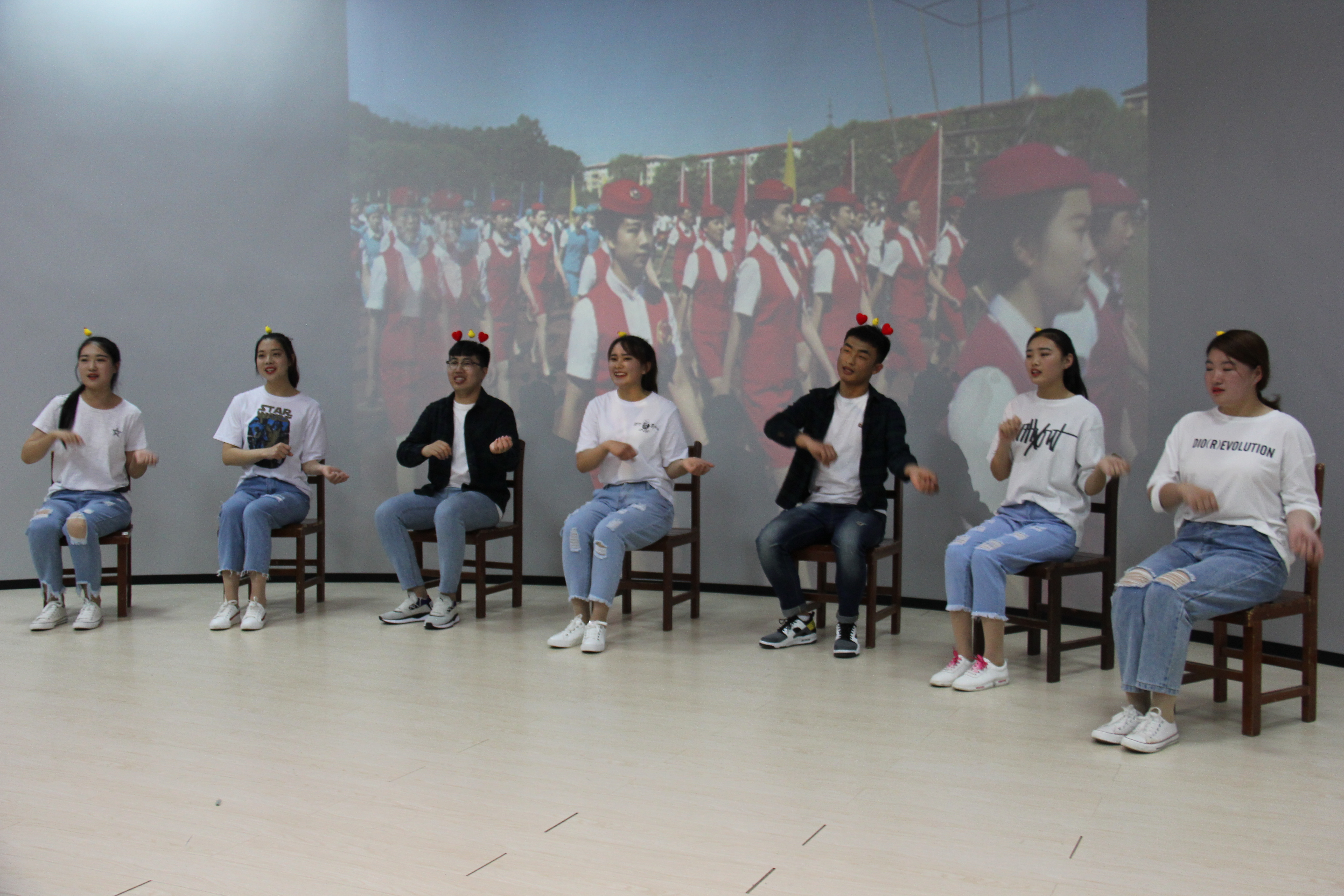 旅游商务学院成功举办第三届高铁服务技能大赛