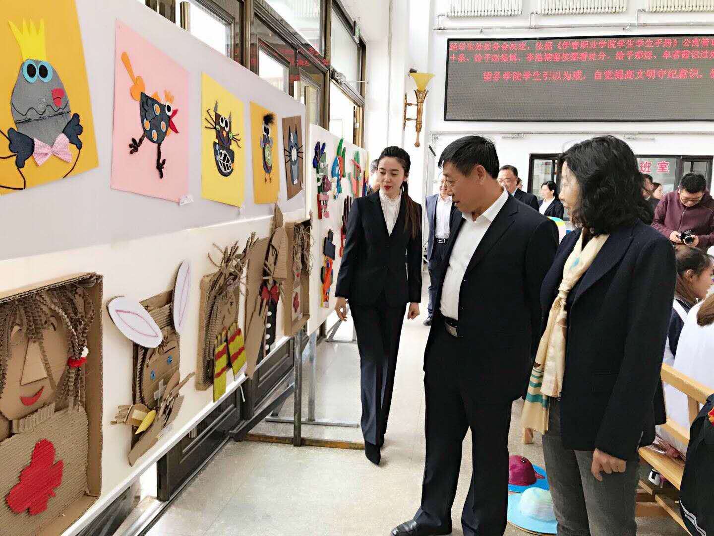 师范学院学前教育专业职业教育周活动之一幼儿园美术手工作品展圆满结束