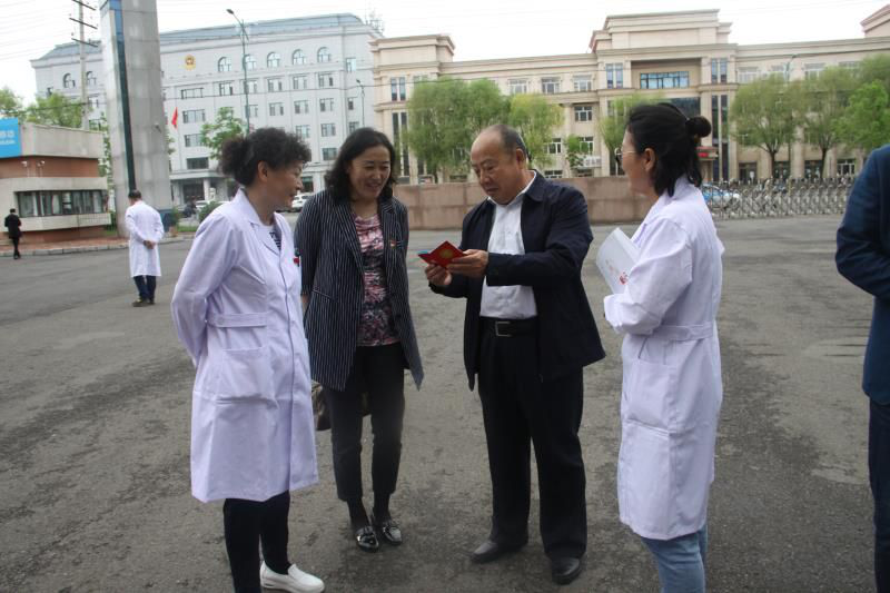 爱心凝聚力量_奉献铸就青春