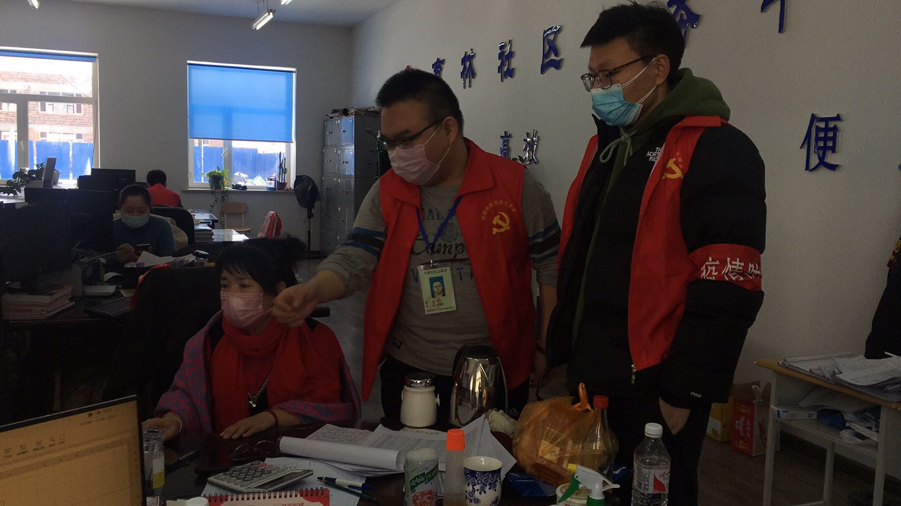 大学生志愿者勇担当__为疫情防控贡献青春力量