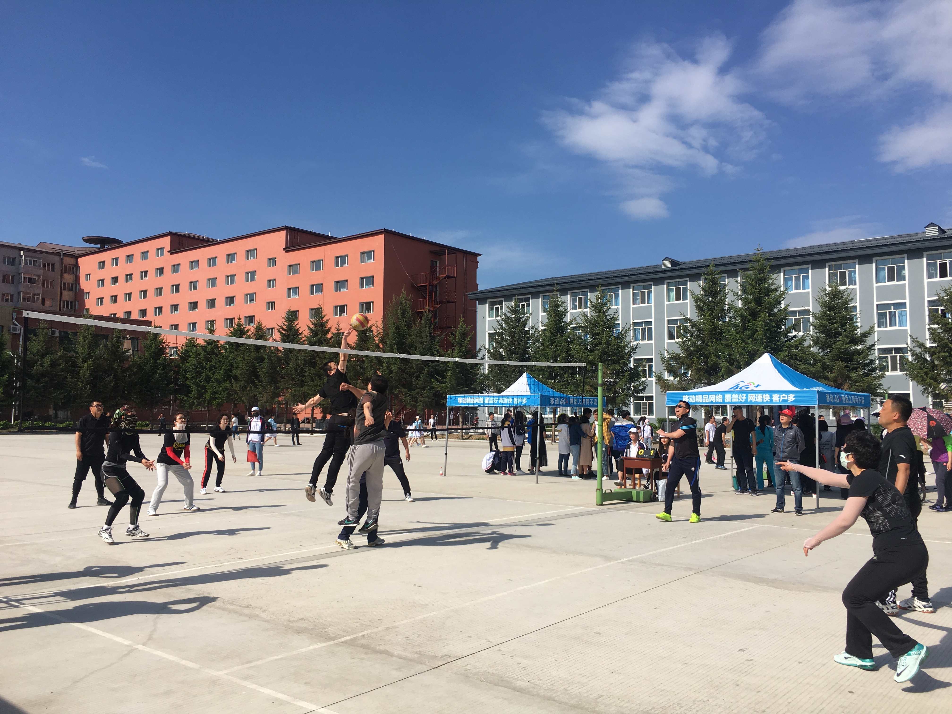 学院成功举办第十三届教职工排球比赛