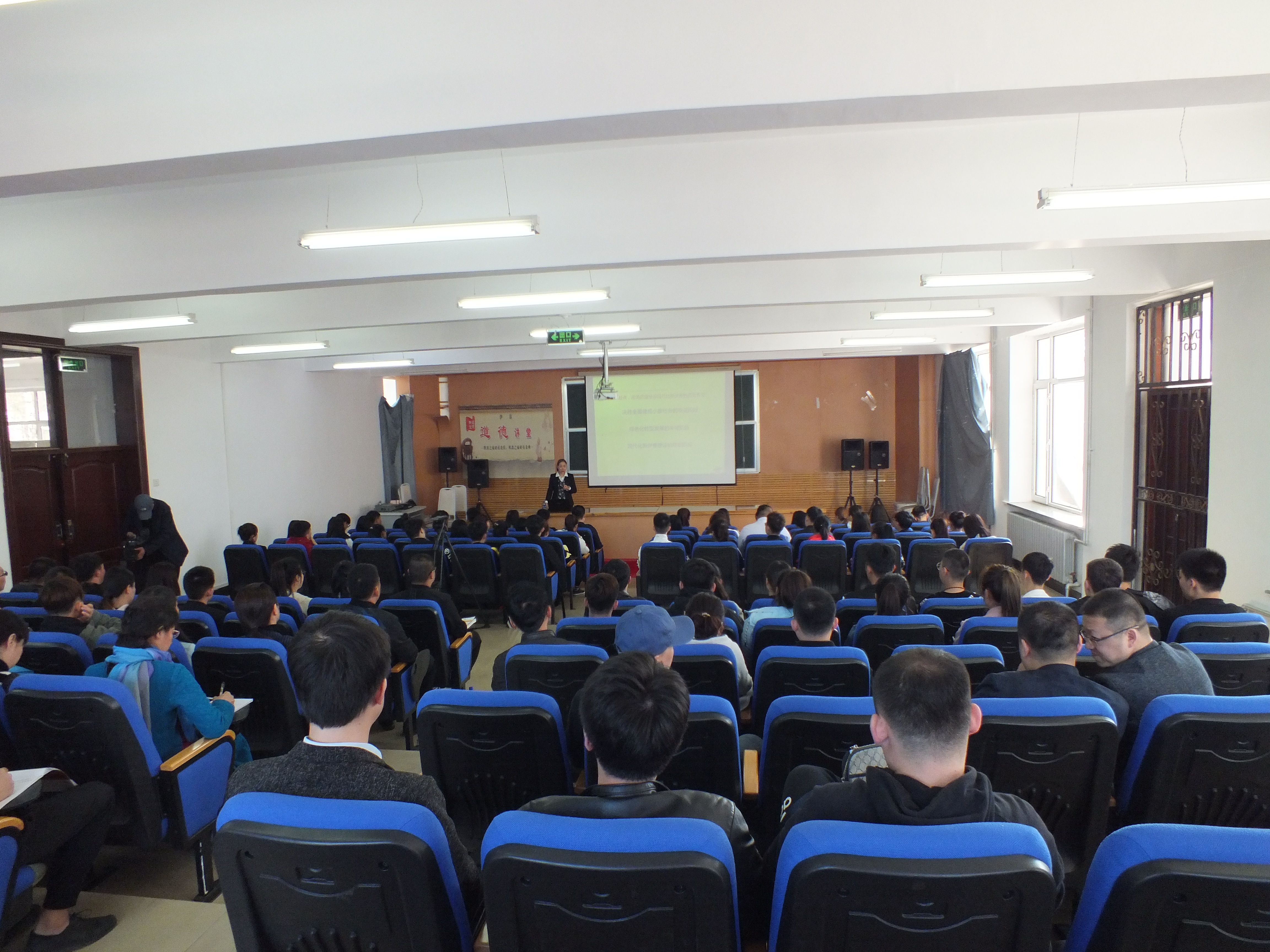 学院开展深入宣传贯彻十九大精神“走基层”宣讲活动