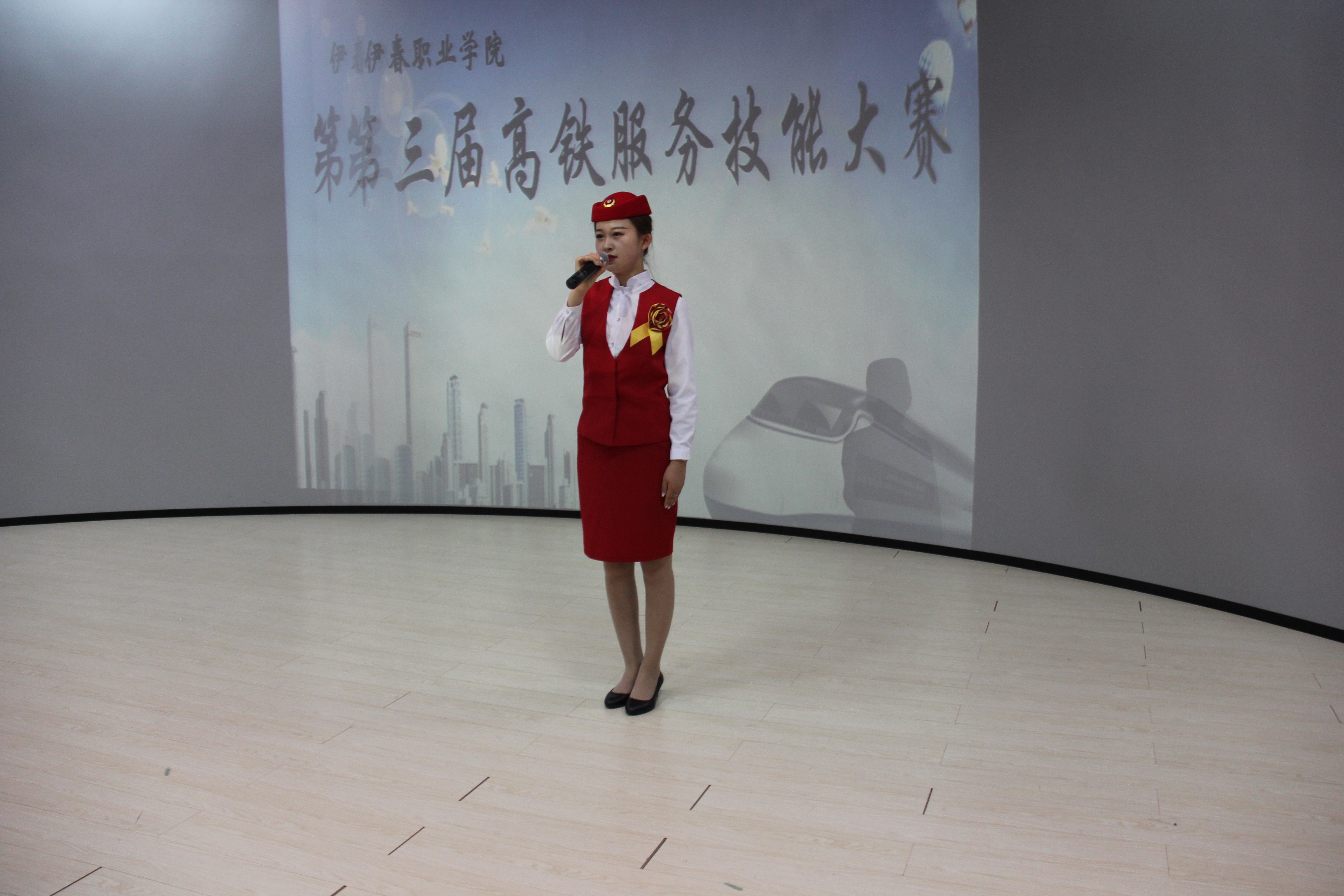 旅游商务学院成功举办第三届高铁服务技能大赛
